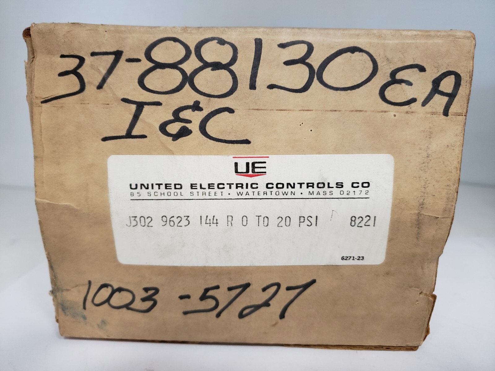 UNITED ELECTRIC J302 8211 9623 144 PRESSURE SWITCH 15A 125/250VAC NIB