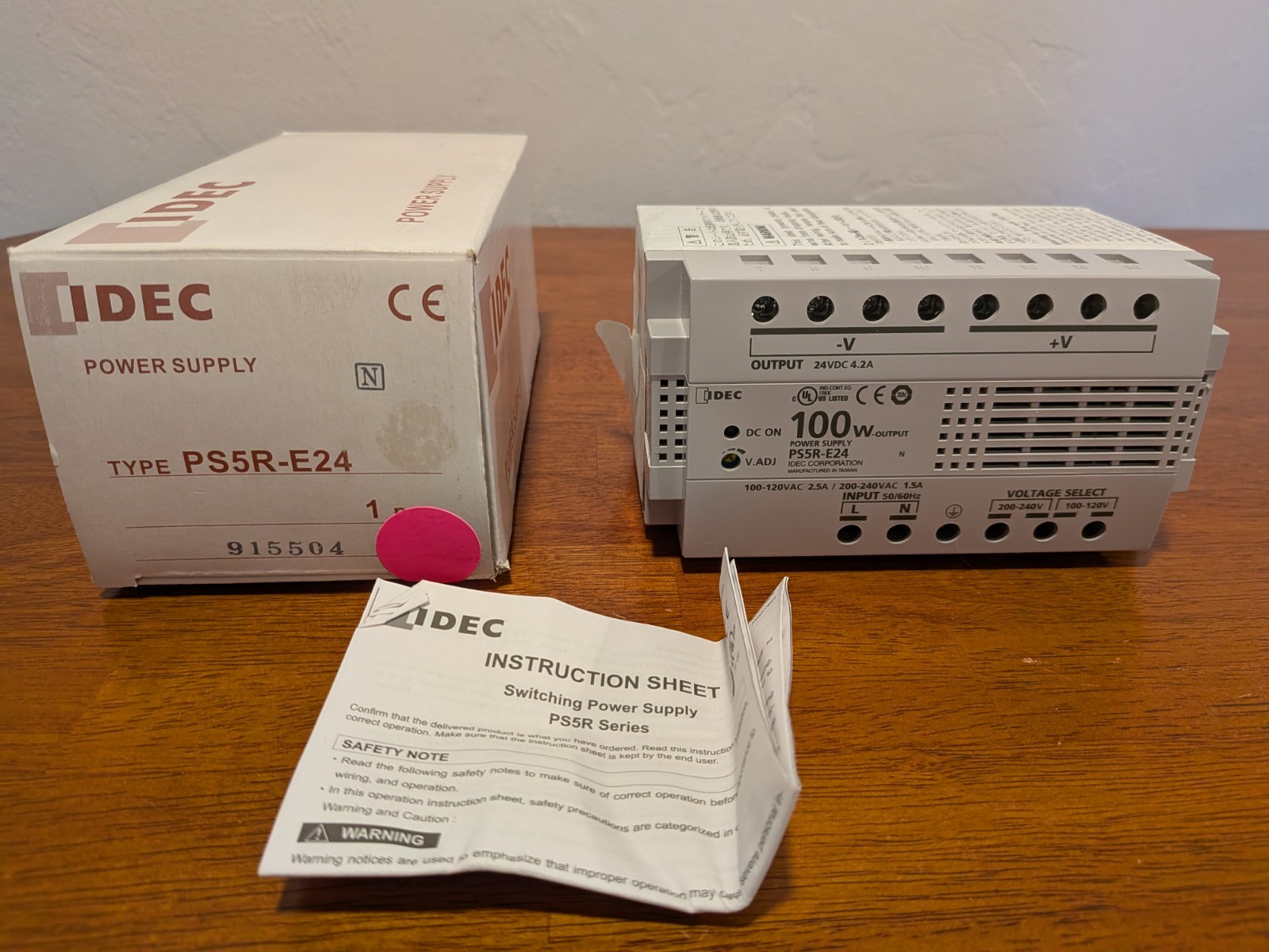 NEW IDEC PS5R-E24 POWER SUPPLY 100W 100-240VAC 2.5/1.5A 24VDC (USA Seller)