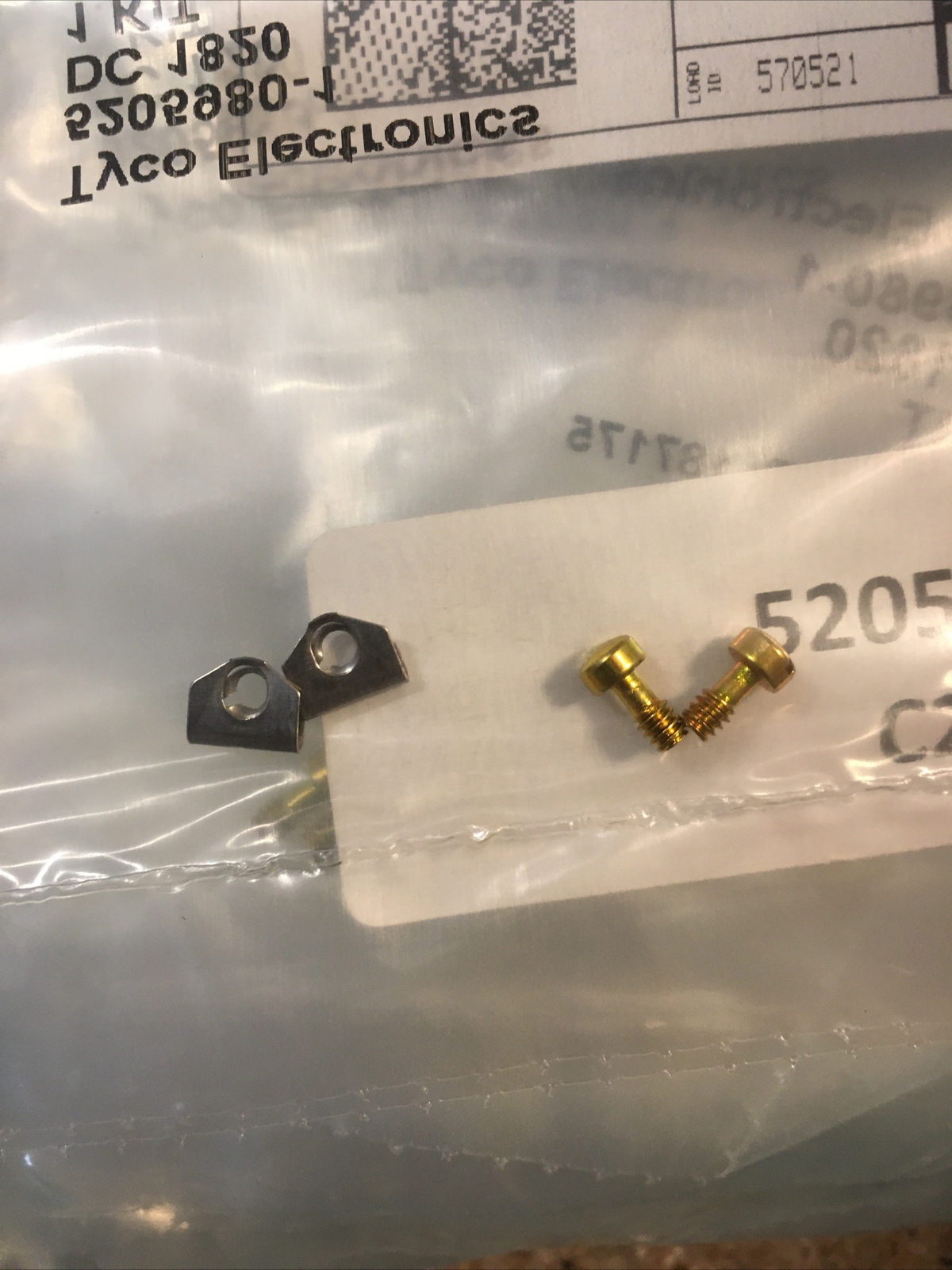 TYCO ELECTRONICS 5205980-1 Qty of 86 per Lot Jackscrew, Slotted For AMPLIMITE S
