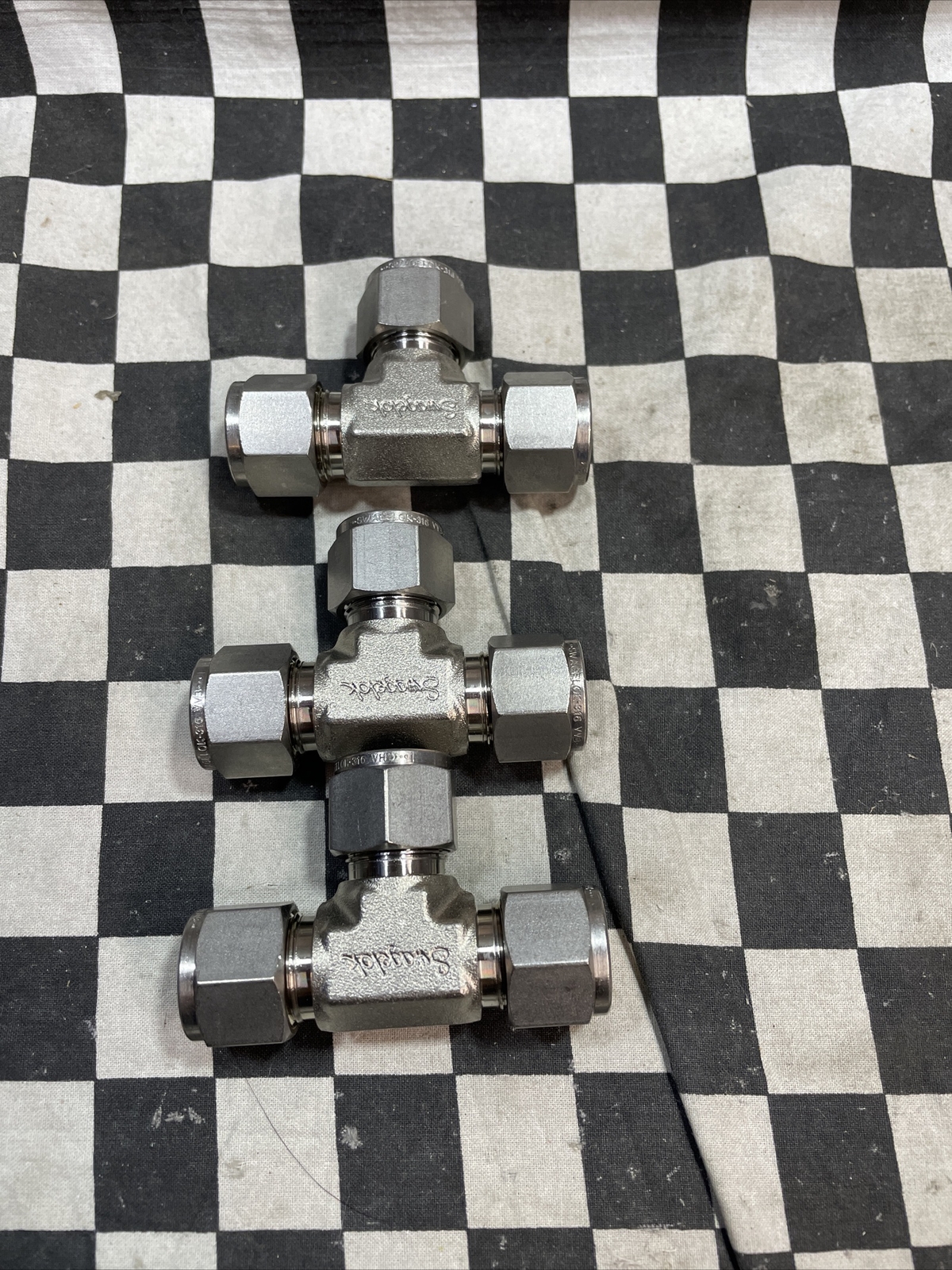 LOT OF 8 SWAGELOK/PARKER TEE UNION 1/2″, SS-810-3 & 8ET8-316, SHIPSAMEDAY#1622C2