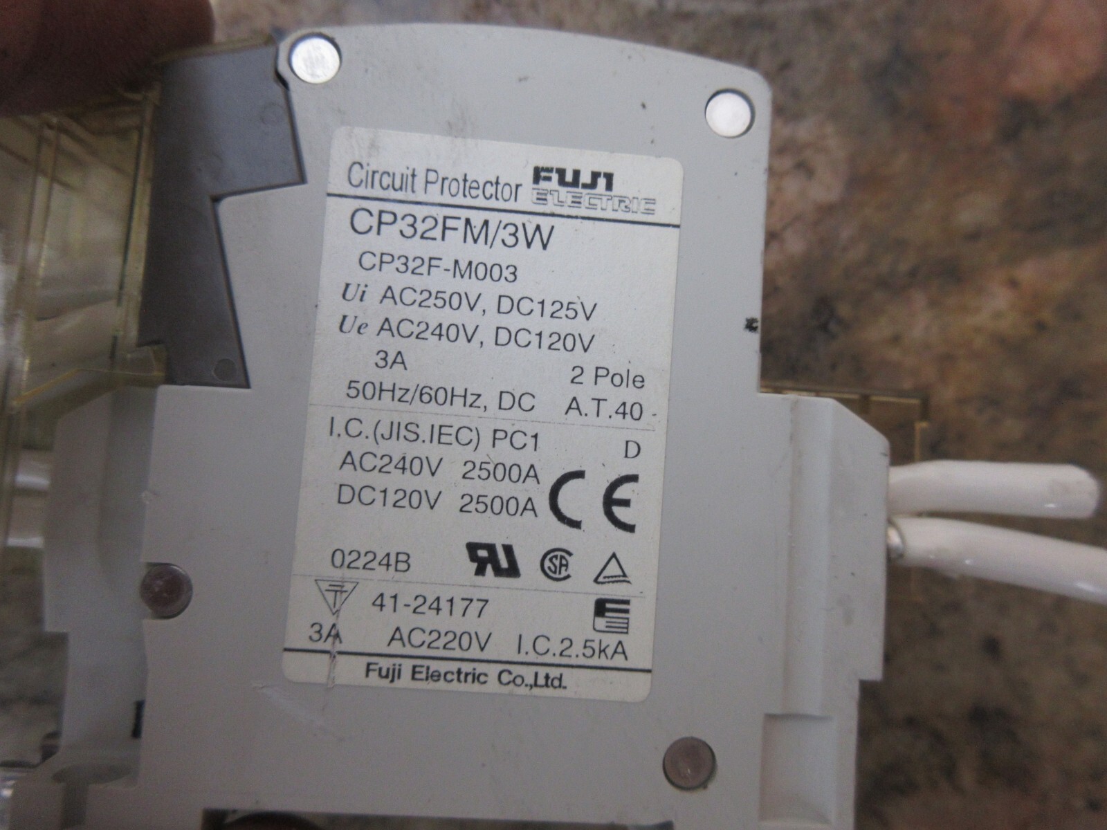 FUJI CIRCUIT PROTECTOR CP32FM/3W CP32F-M003 AC250V DC125V 41-24177 2.5KA