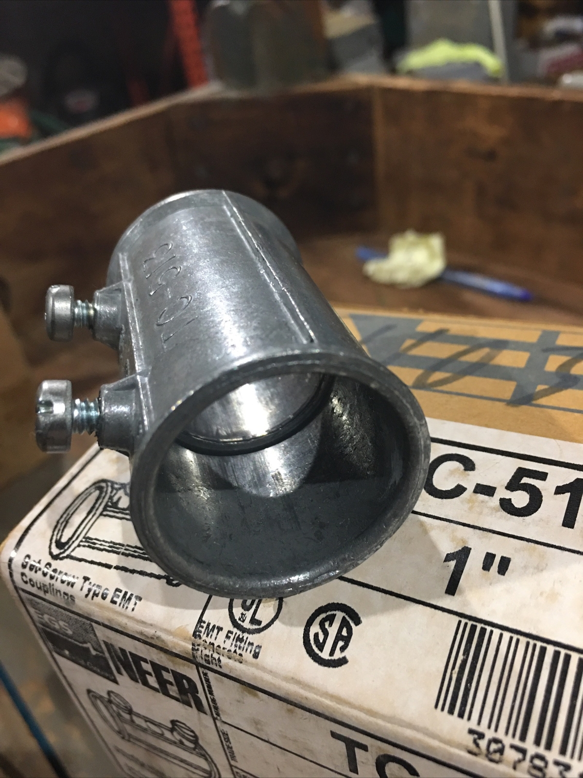 1 Pack of 20 NEER TC-513 EMT SET SCREW COUPLING, 1″ Zinc Die Cast
