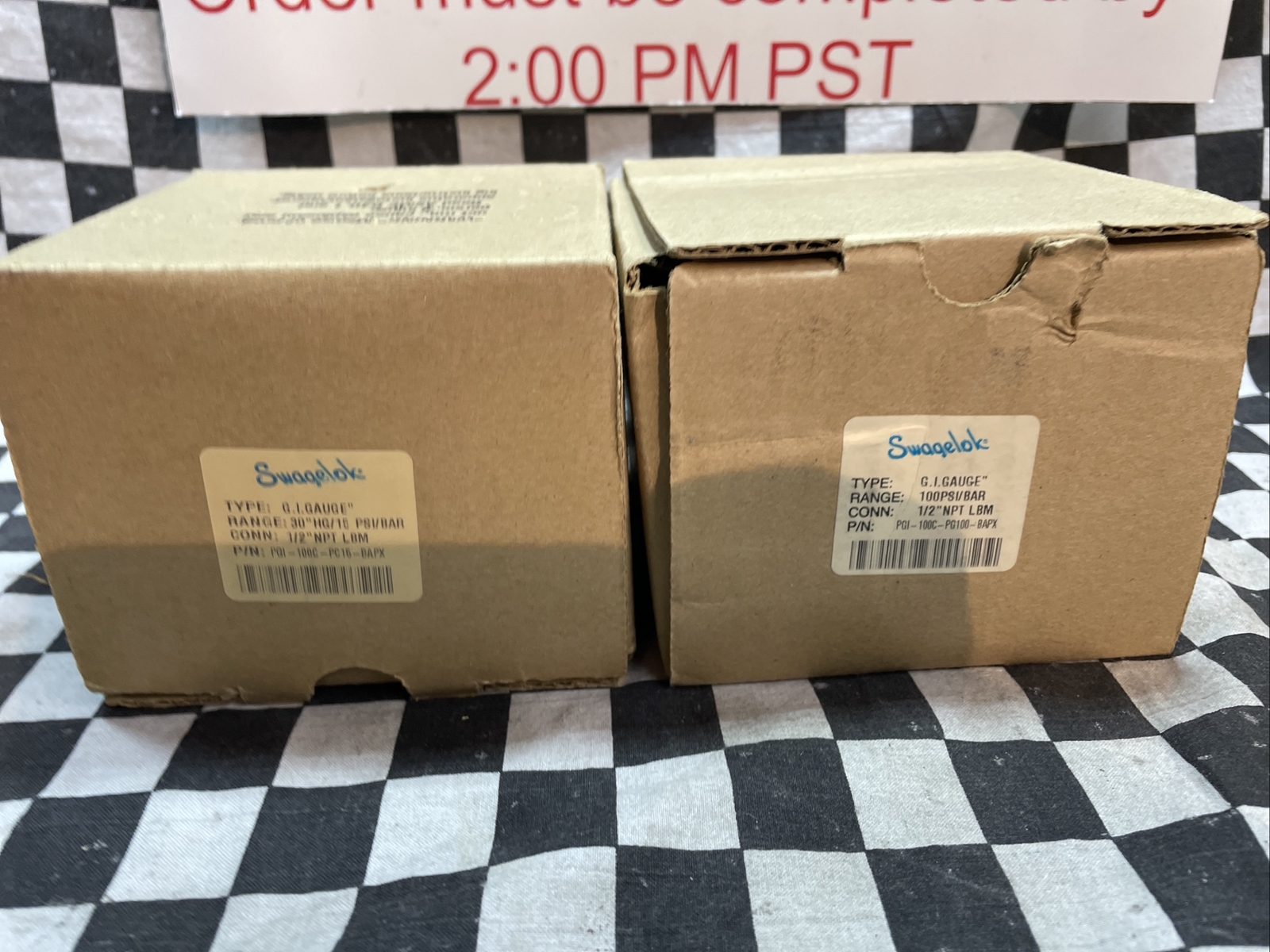 SWAGELOK PGI-100C-PG100-BAPX, PGI100CPG100BAPX, Pressure Gauge 100 PSI, LOT OF 2