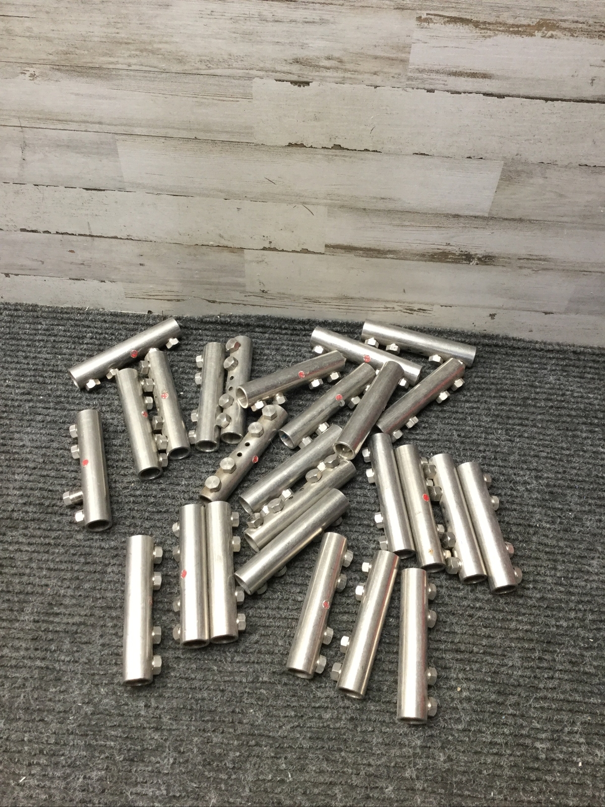 NOS Lot of 25 Pipe 4 Bolt (1/4″) Tube Connectors 4-1/2″ L x 5/8″