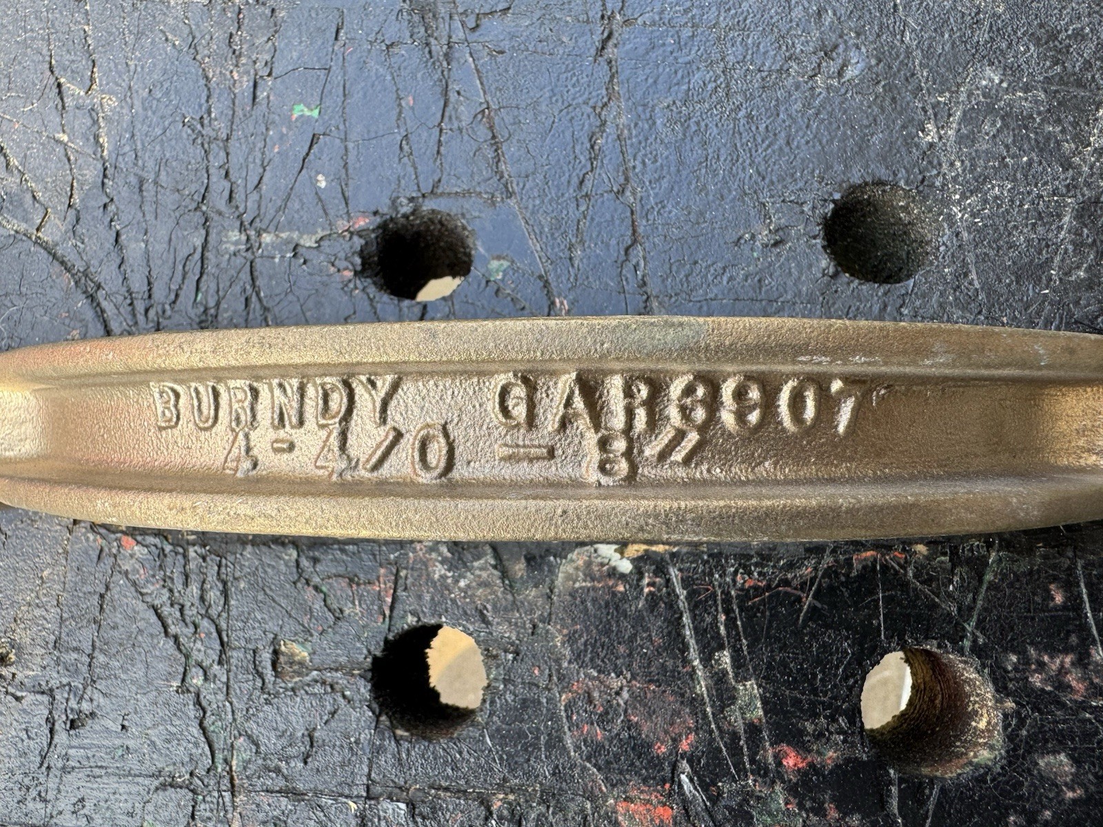 Burndy GAR3907 Grounding Connector 4-4/0 AWG To Water Pipe 8″