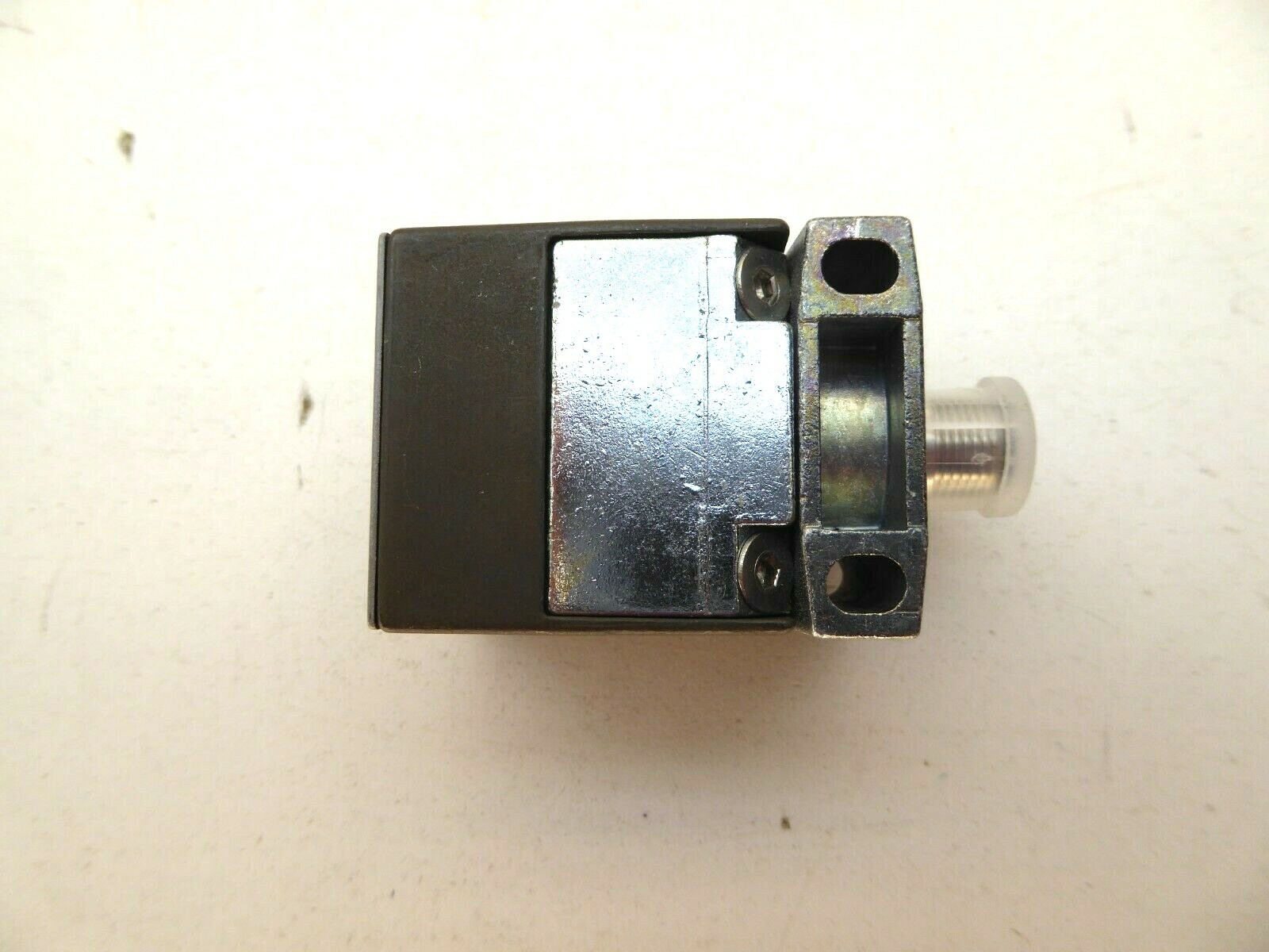 Turck B120U-CA40-AP6X2-H1141/S1590W/BS2.0 Proximity Sensor NEW NO BOX