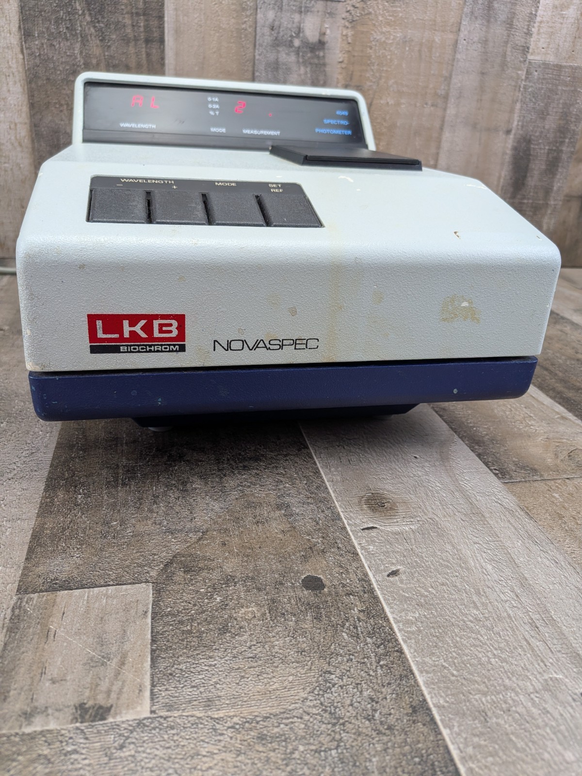 LKB Biochrom 4049 Novaspec Spectrophotometer Photometer