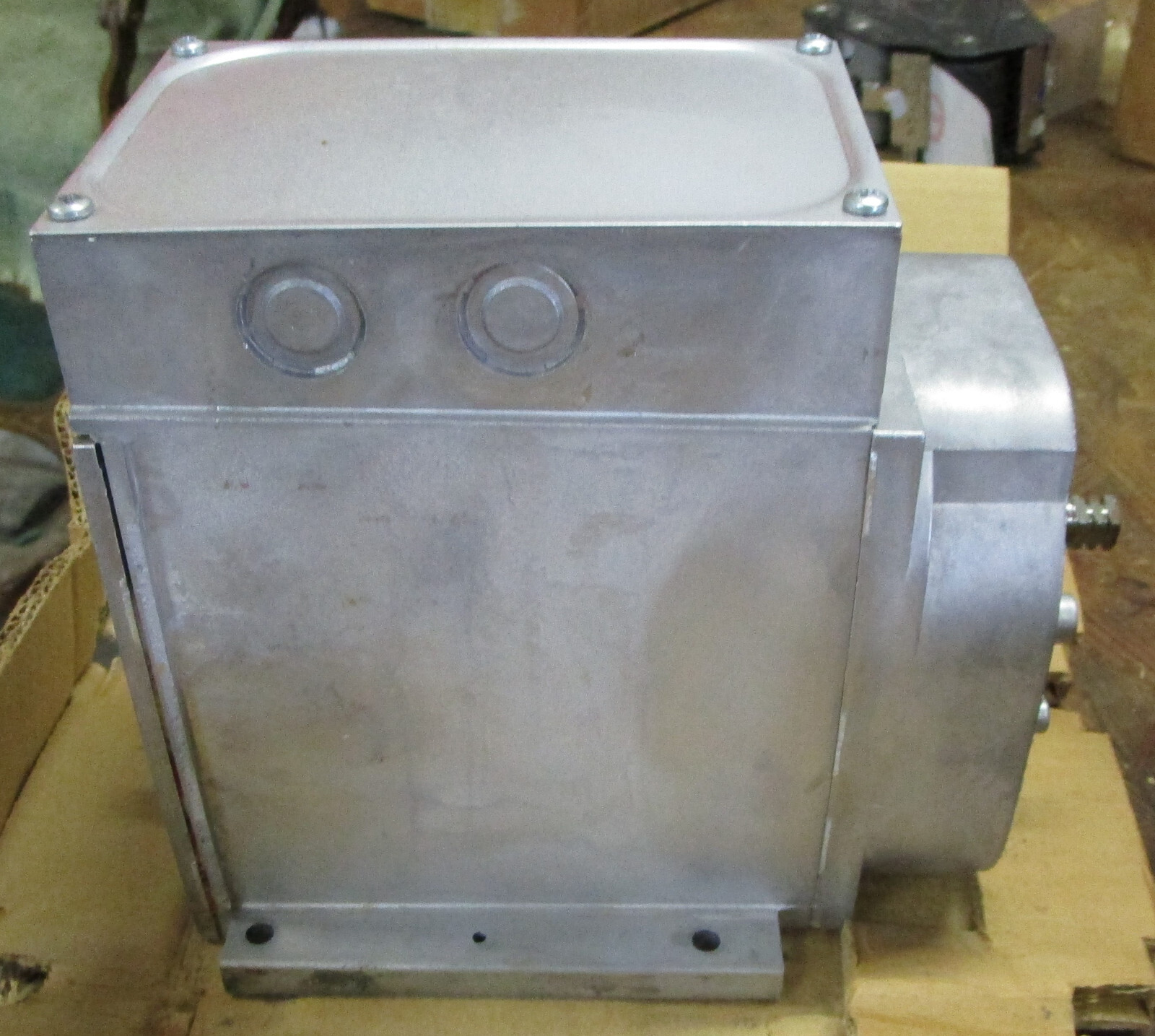 Honeywell Modutrol Motor M745A1011 24V 50/60Hz 28W 1.4Amp New Surplus H5