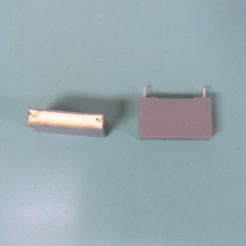 ARCOTRONICS R60MN3470AA30J Qty of 40 per Lot 0.47 �F Film Capacitor 200V 400V P