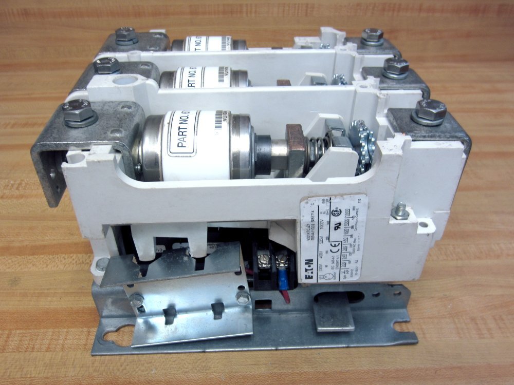 Eaton V201KTCJZ1 Vacuum Contactor w/3 6716C40