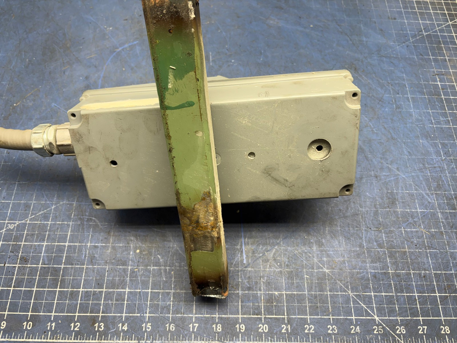 HUBBELL SWITCHED HUBBELLOCK ENCLOSURE TYPE 3R, 12K W/ L18-20 OUTLET