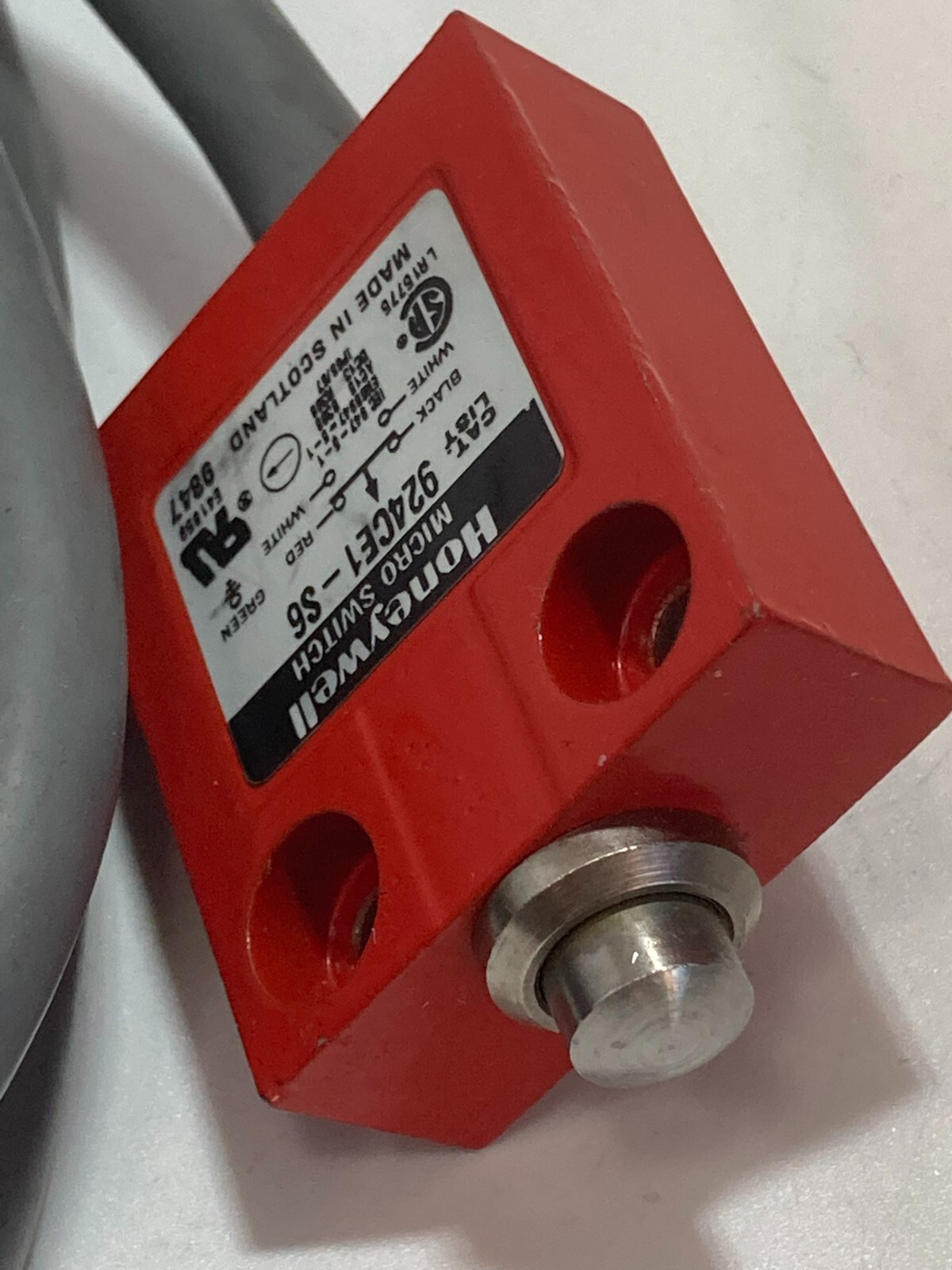 HONEYWELL 924CE1-S6 LIMIT SWITCH SEALED PIN PLUNGER 1NC/1NO 250V NNB