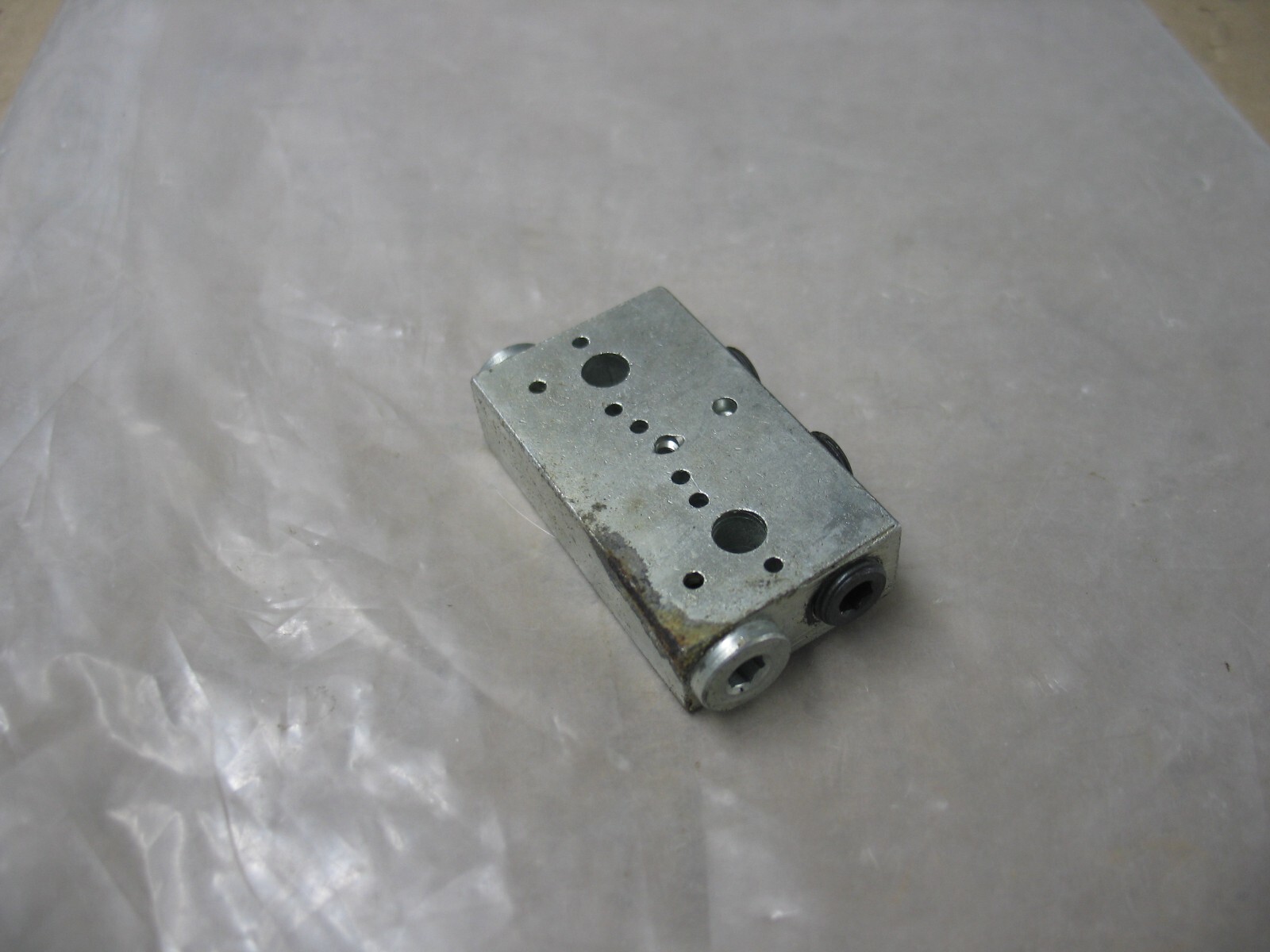 NEW TRABON MJ-15S OIL / GREASE FLOW DIVIDER VALVE P9763
