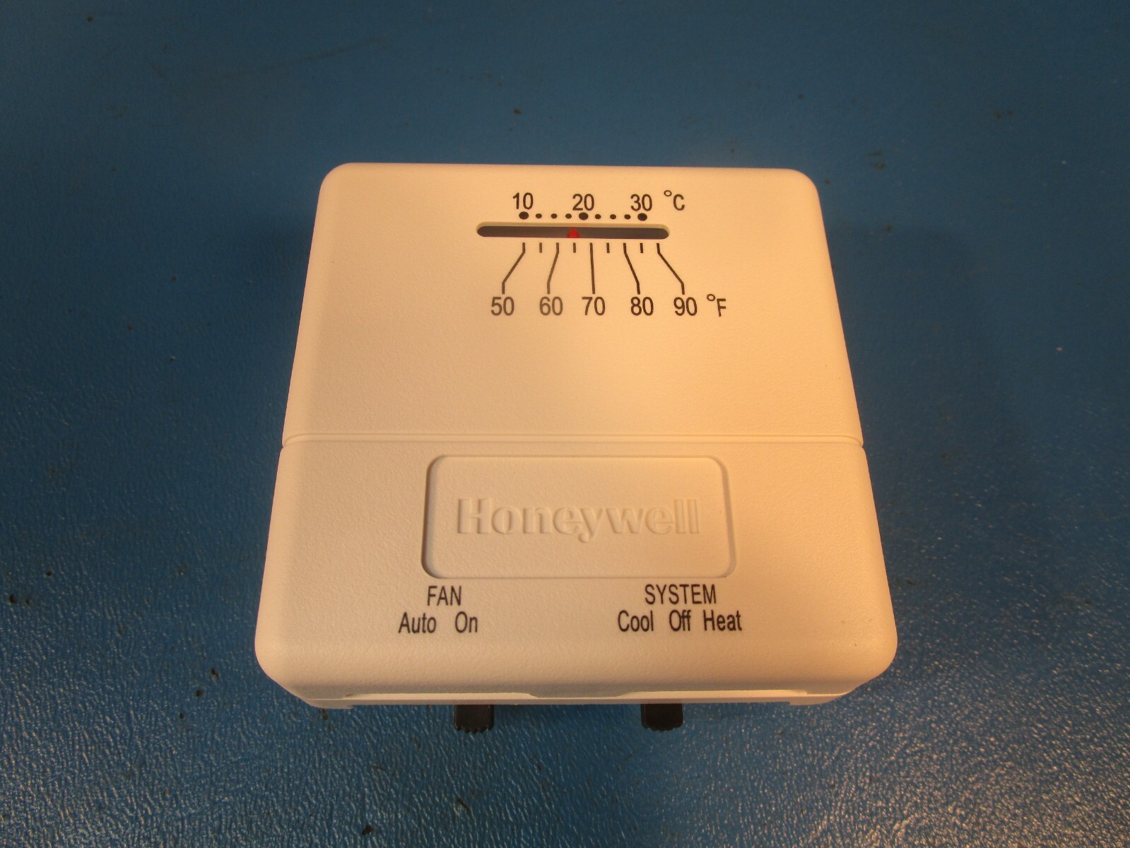 Honeywell T812C 1000, 24VAC Heating and Cooling Thermostat 24V