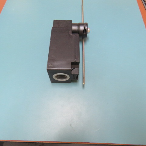 AUTOMATION DIRECT ABP2H71Z11 Qty of 1 per Lot LIMIT SWITCH