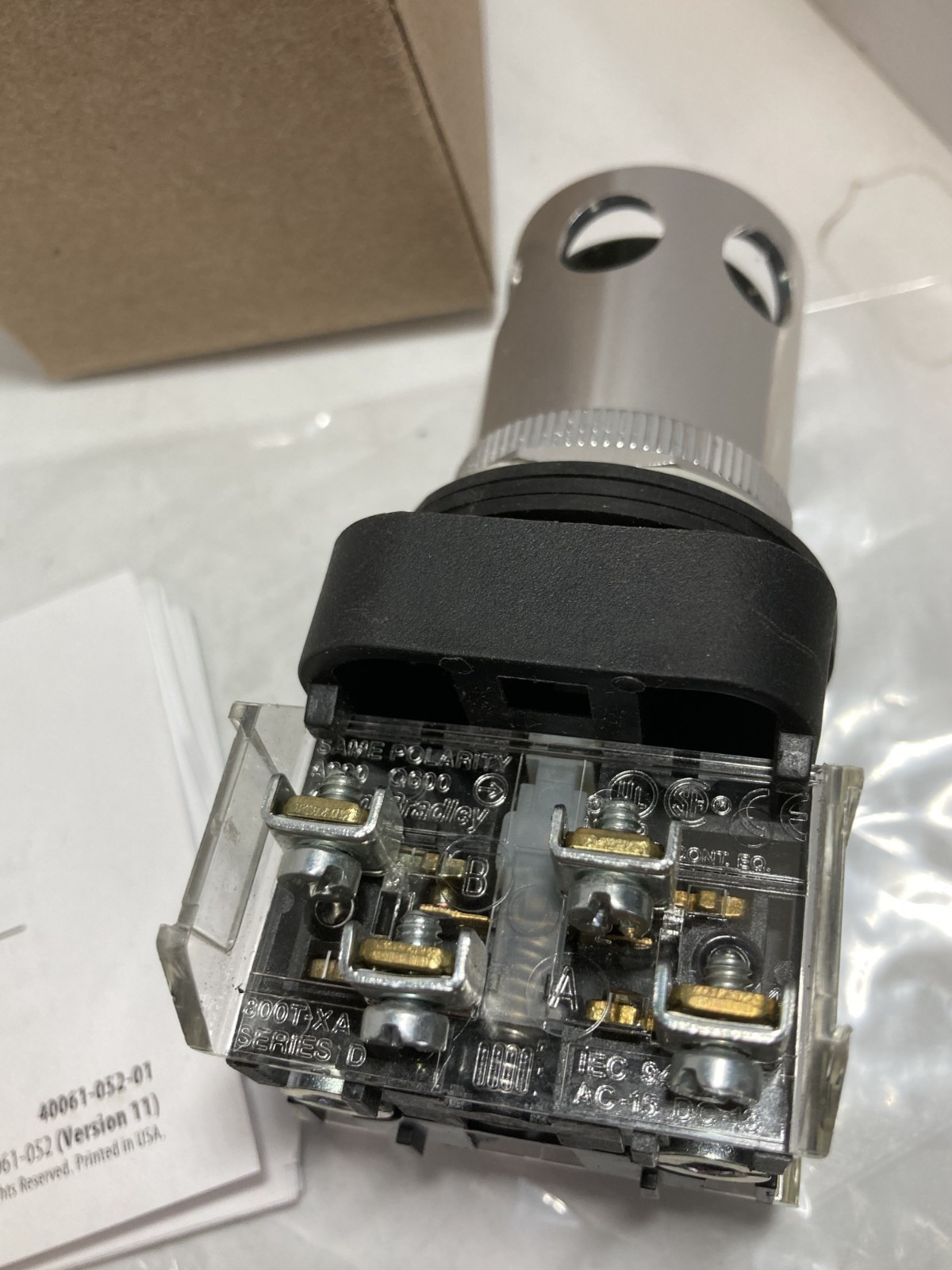 ALLEN BRADLEY 800T-QAH24G PUSHBUTTON ILL GREEN LED 24VAC/DC FULL GUARD SE T NIB