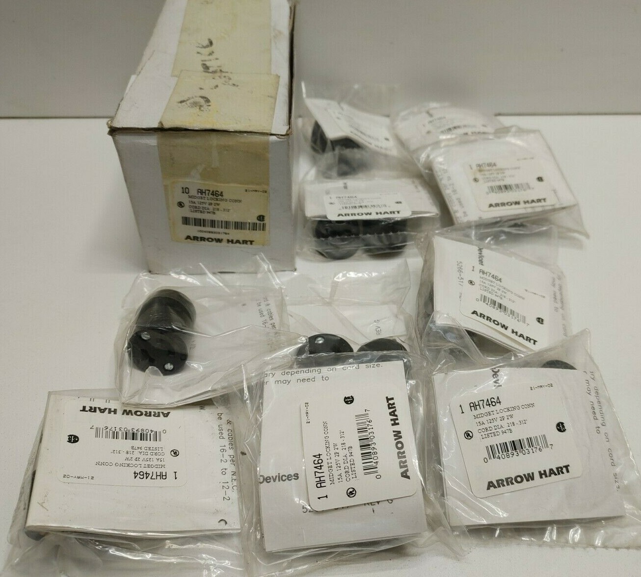 LOT OF 10 NEW OLD STOCK! ARROW HART 15A 125V 2P MIDGET LOCKING CONNECTORS AH7464