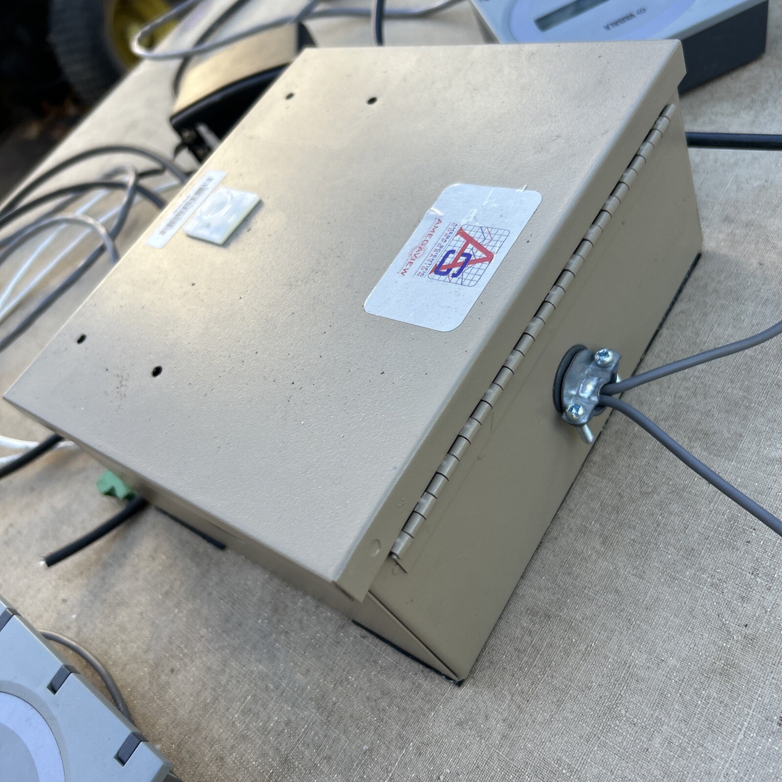 Two Vaisala Carbon Dioxide Transmitter – GMT221 w/ Amega External Power Supply