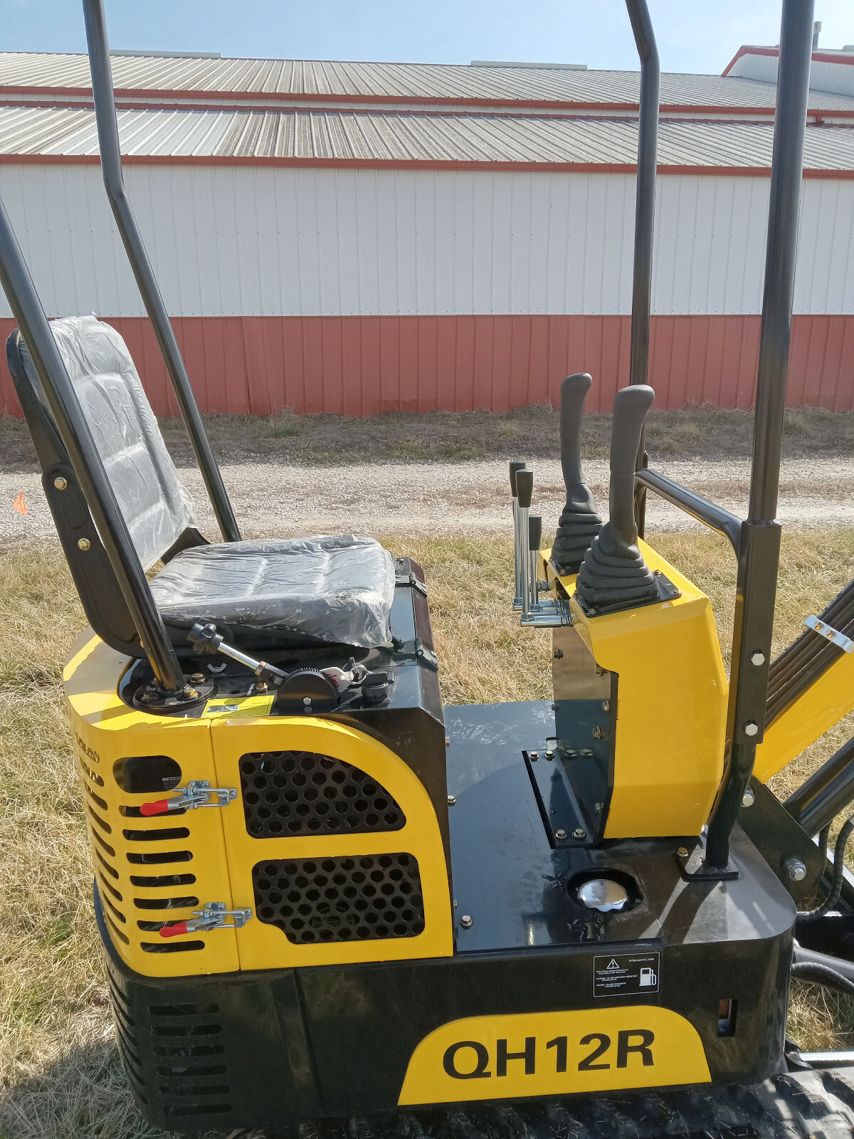 1 NEW 2024 AGT QH12R MINI EXCAVATOR MECHANICAL THUMB 15” BUCKET NNB *MAKE OFFER*