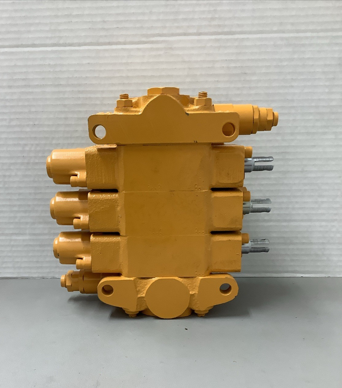 Doosan A155361 3-Spool Hydraulic Control Valve Assembly (r31)