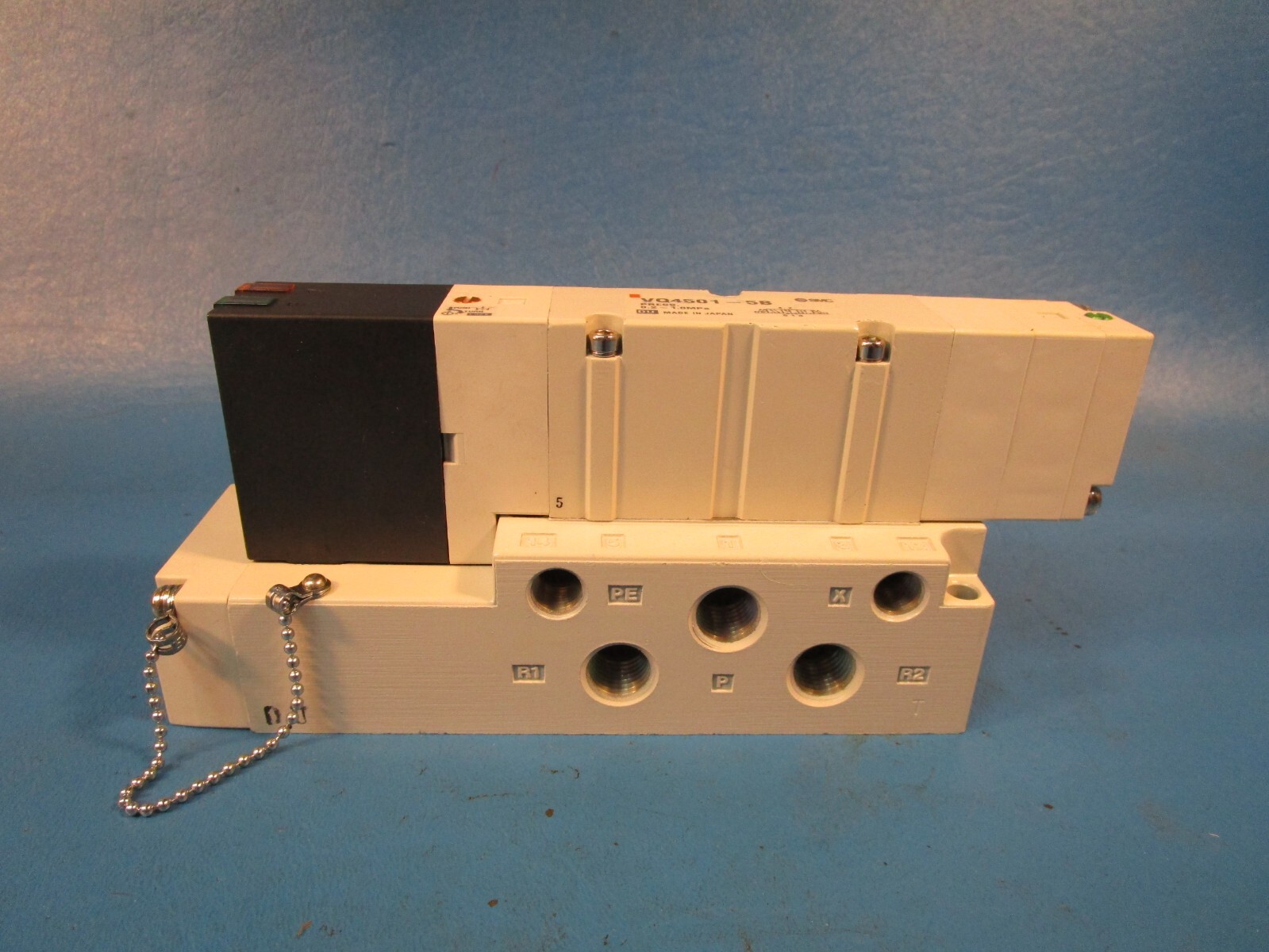SMC VQ4501-5B-02N, VQ4501-5B valve, 3 position, plug-in(dc), VQ4000 VALVE