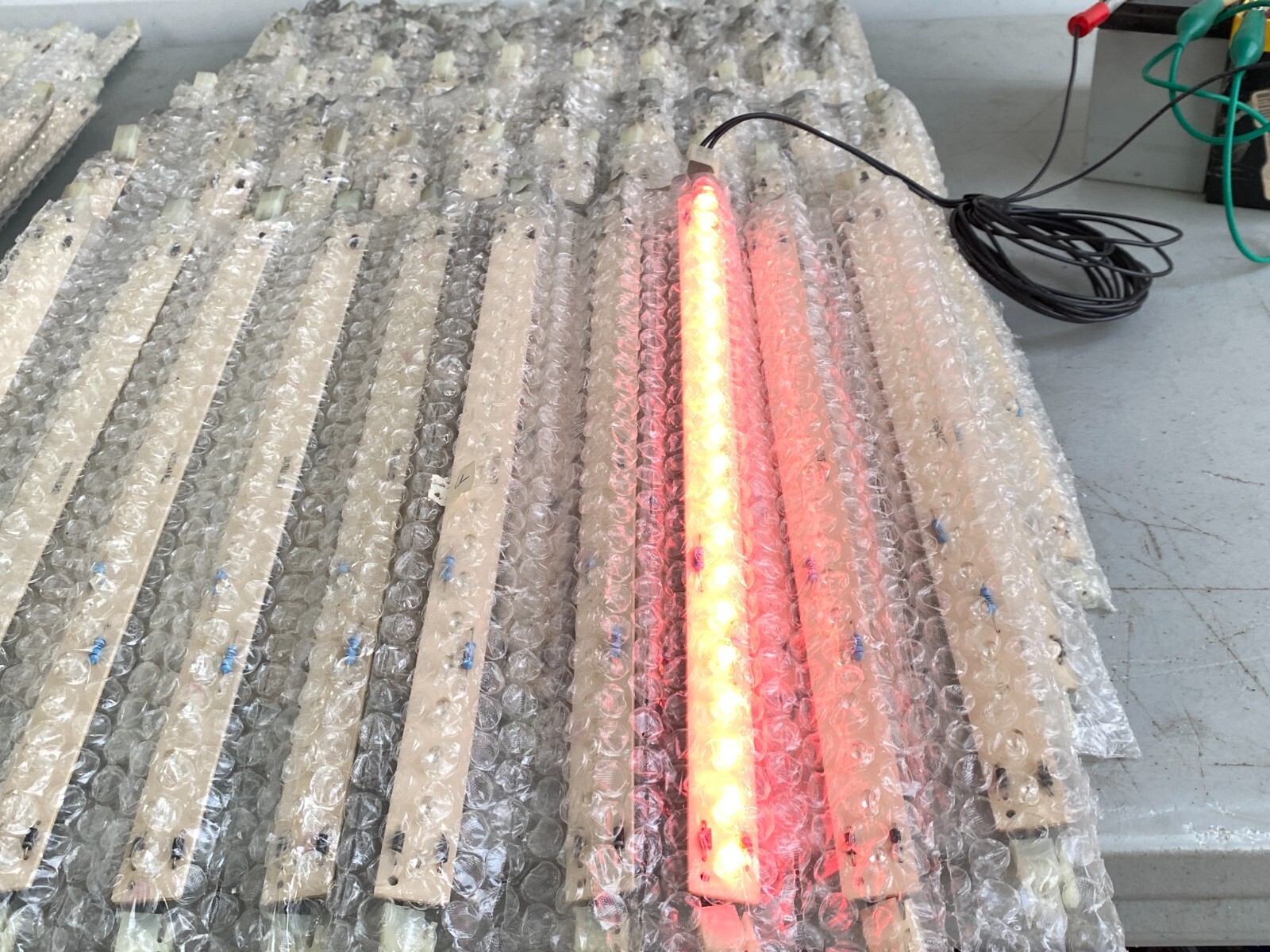 180 DURALED FLAT 12″ IN-LINE 20 LED STRIP RED 24V LED SIGN SIGNAL