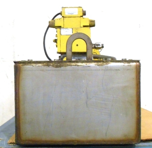 UNKNOWN BRAND SS TANK RESERVOIR APPROX 20 GALLONS, APPROX 40″ X 9 1/4″ X 14 1/4″
