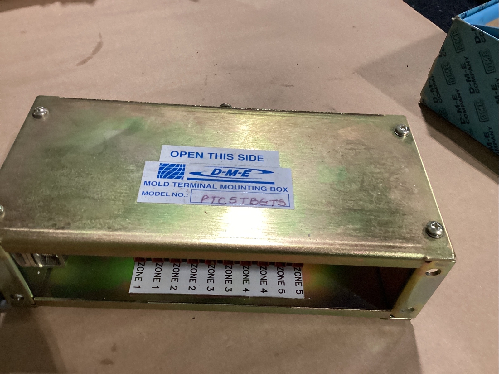 D-M-E MOLD TERMINAL MOUNTING BOX #669I131
