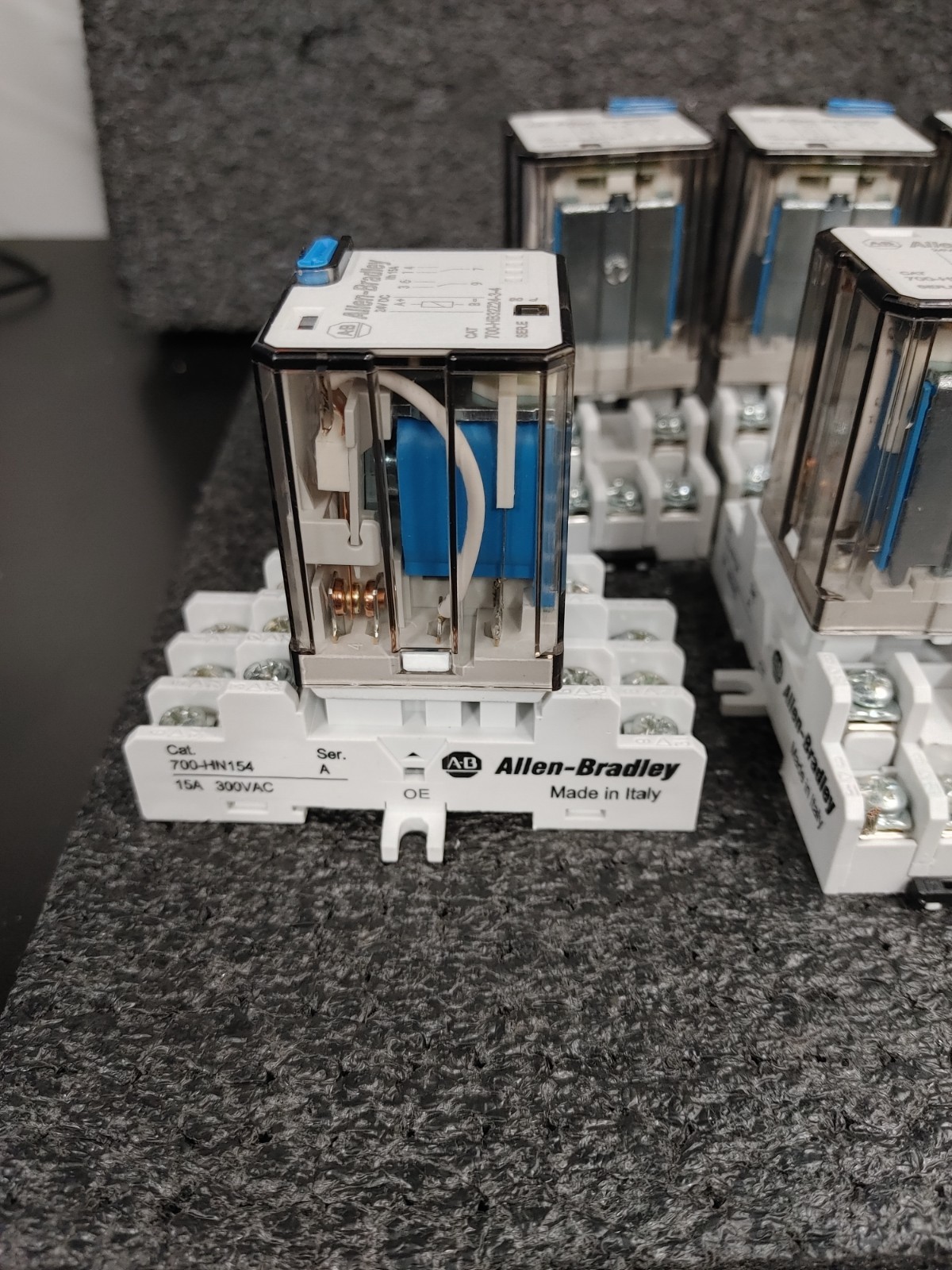 Lot of 6 ALLEN BRADLEY 700-HB32Z24-3-4 24V DC GP Tall Square Base Relay w Base