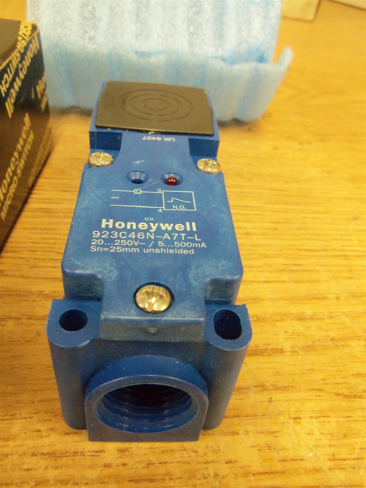 NEW Honeywell 923C46N-A7T-L Proximity Switch *FREE SHIPPING*