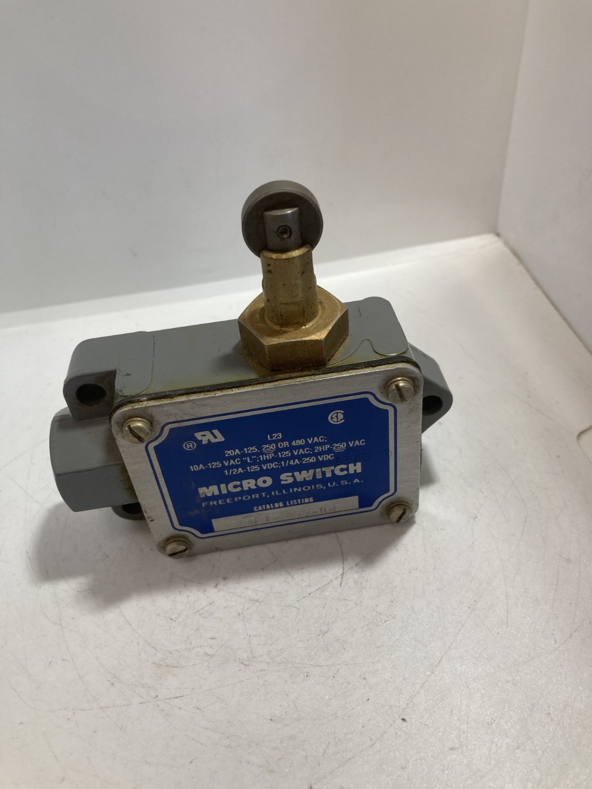 HONEYWELL BAF1-2R09-RH MICRO SWITCH ROLLER PLUNGER 20A 125, 250 OR 480VAC NNB