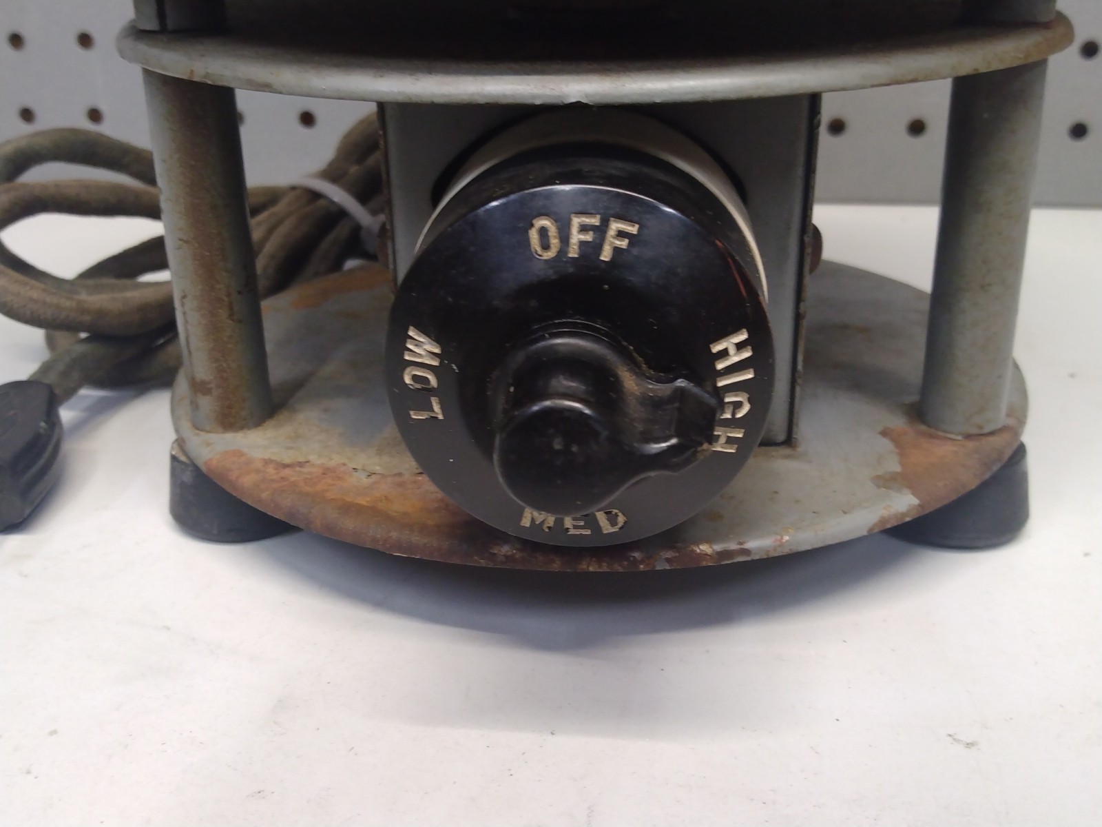Vtg Edwin L. Wiegand Electric Iron Hot Plate 120V
