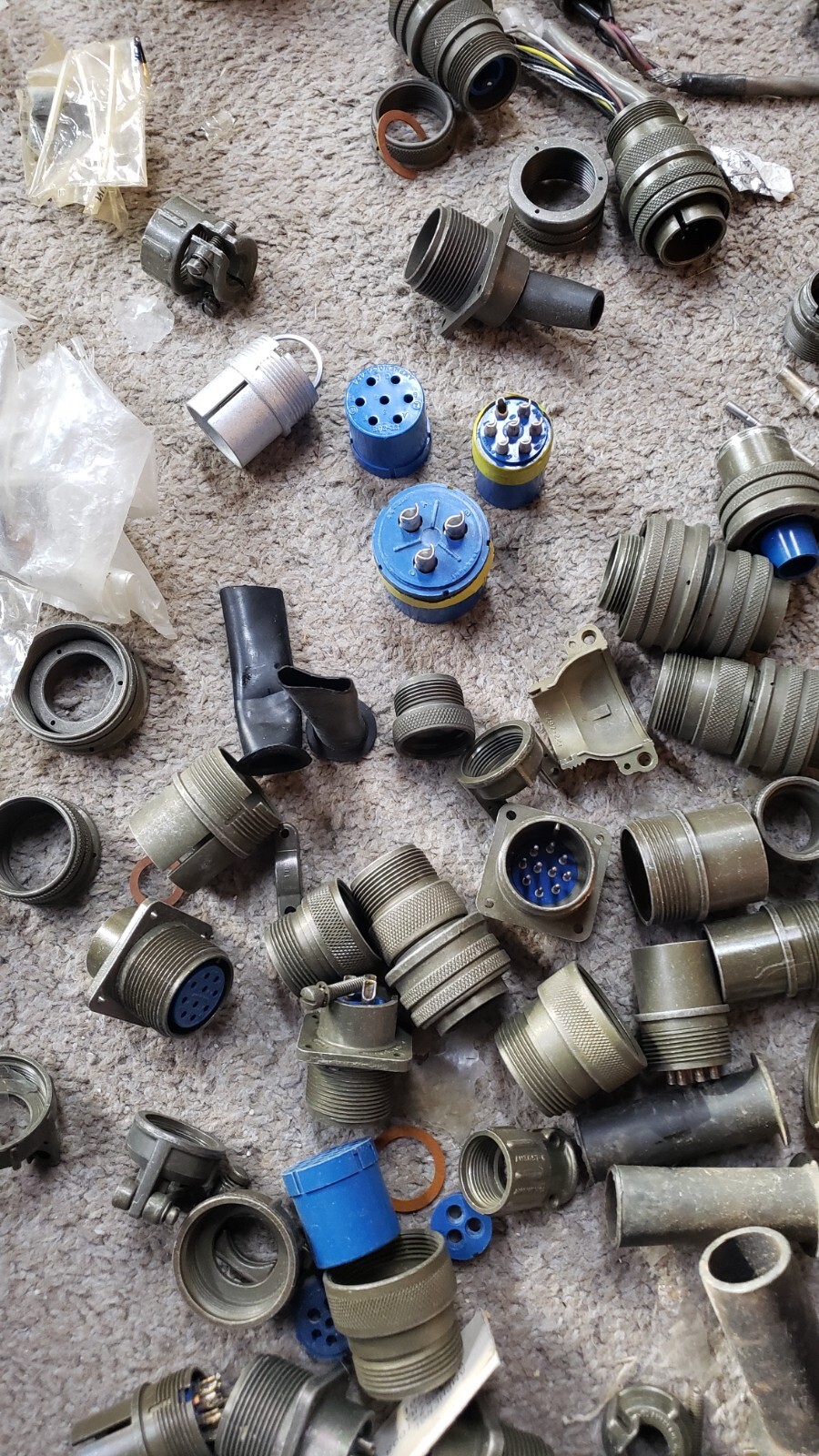 HUGE PARTS LOT Amphenol MIL-SPEC Connectors Plug Sockets Solder Cup 9-p # 22-20s