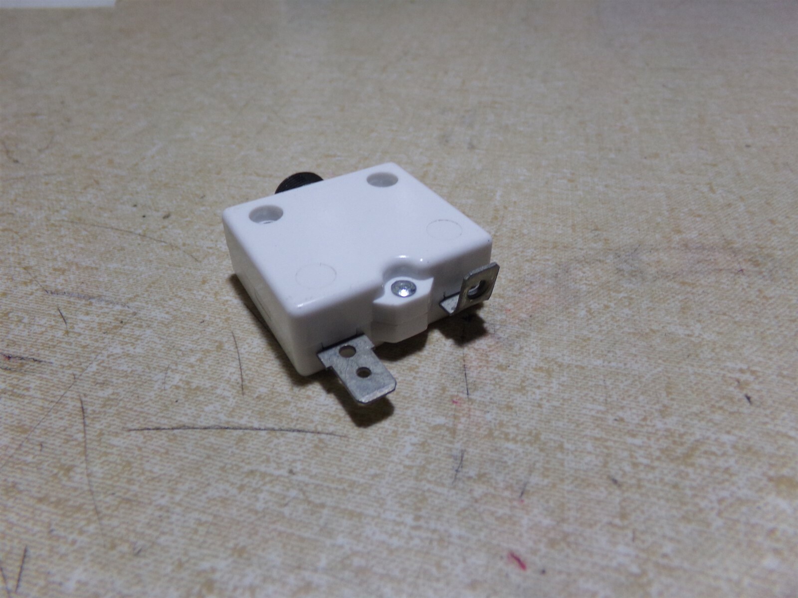 NEW Mechanical Products 1600-100-050 5A Circuit Breaker *FREE SHIPPING*