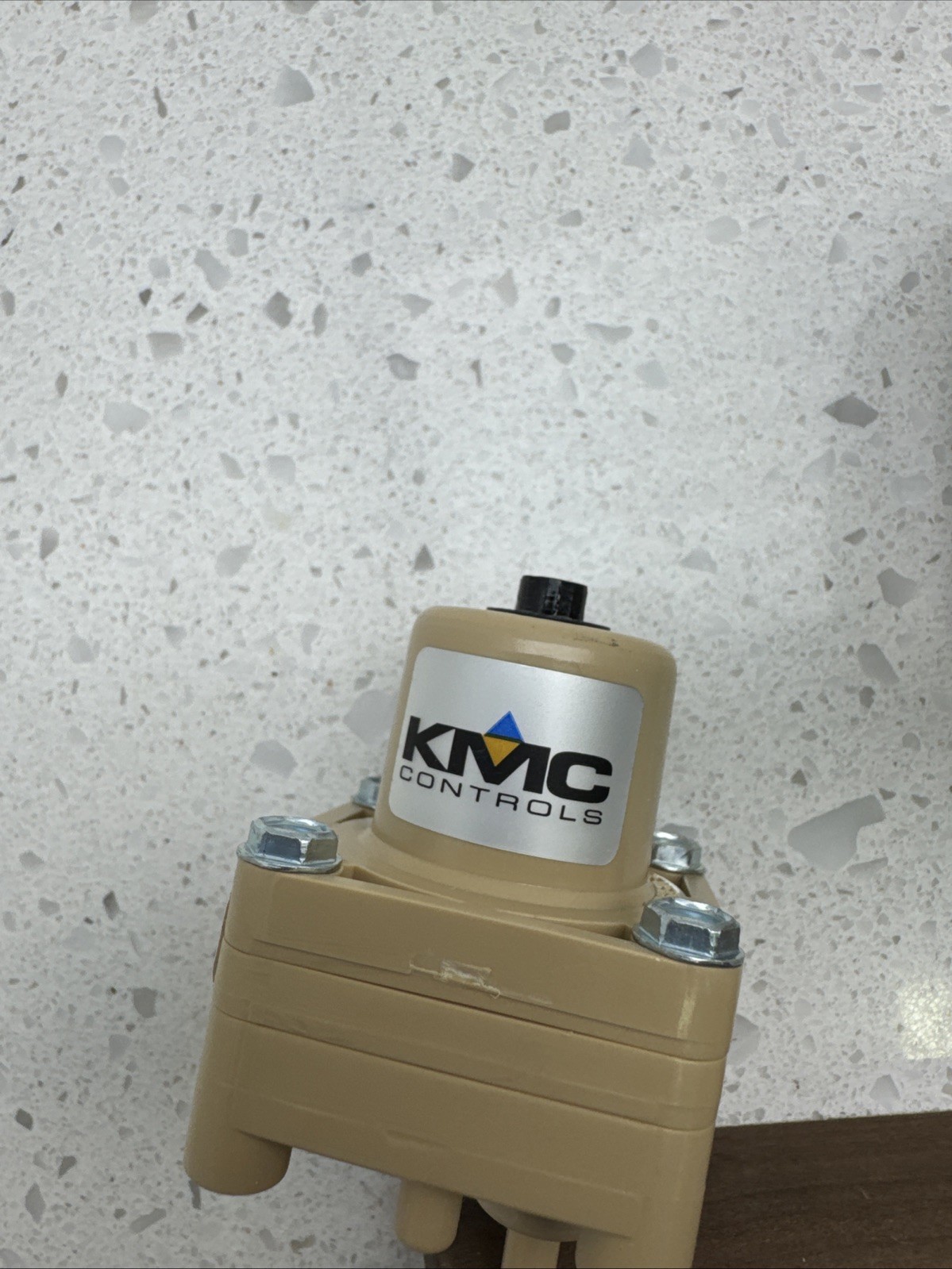 KMC Controls RCC-1001 Pneumatic Relay 9 PSI Calibration w/o Bracket