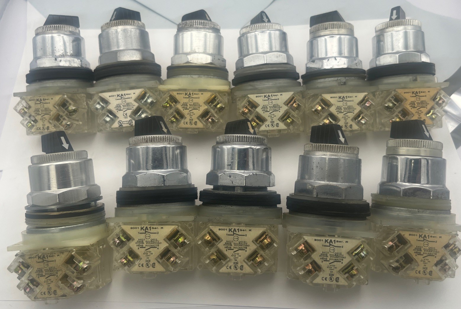 1) SQUARE D 2 POSITION MAINTAINED SELECTOR SWITCH WITH KA-1 CONTACT 9001KS11BH13