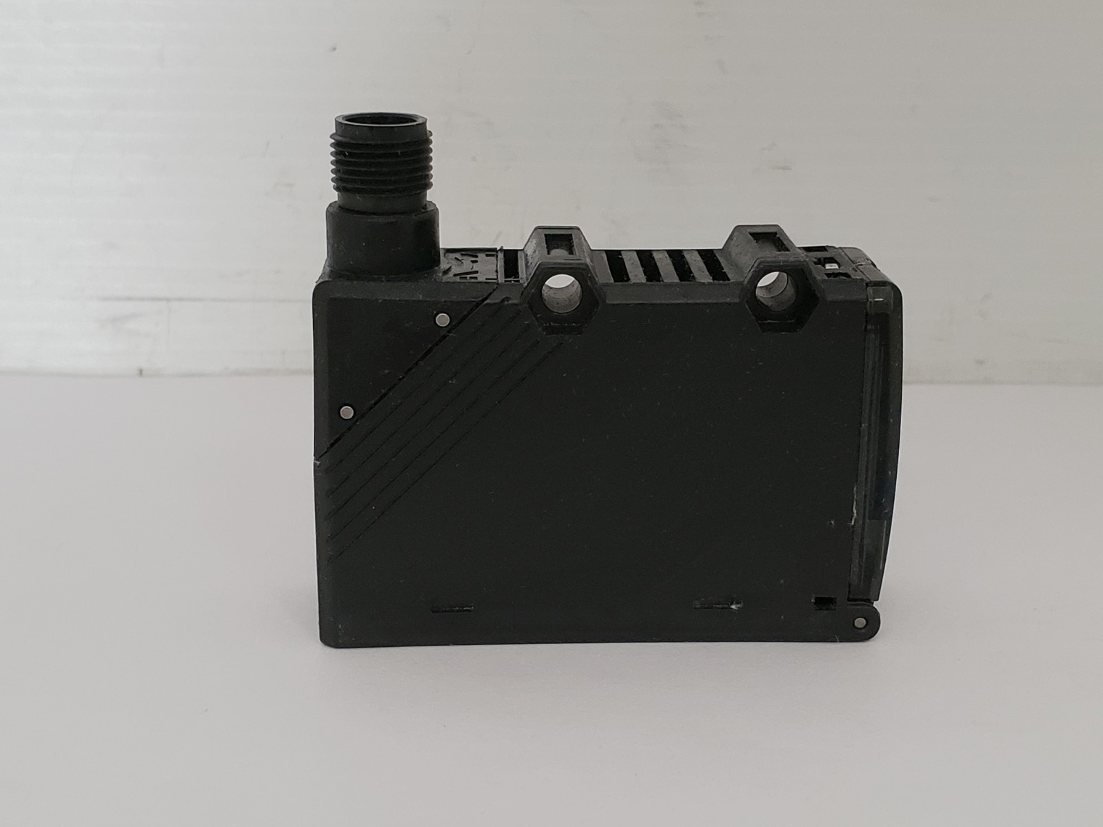 OMRON E3M-VG11 PHOTOELECTRIC SENSOR COLOR MARK DETECTION NPN 10-30 VDC NNB