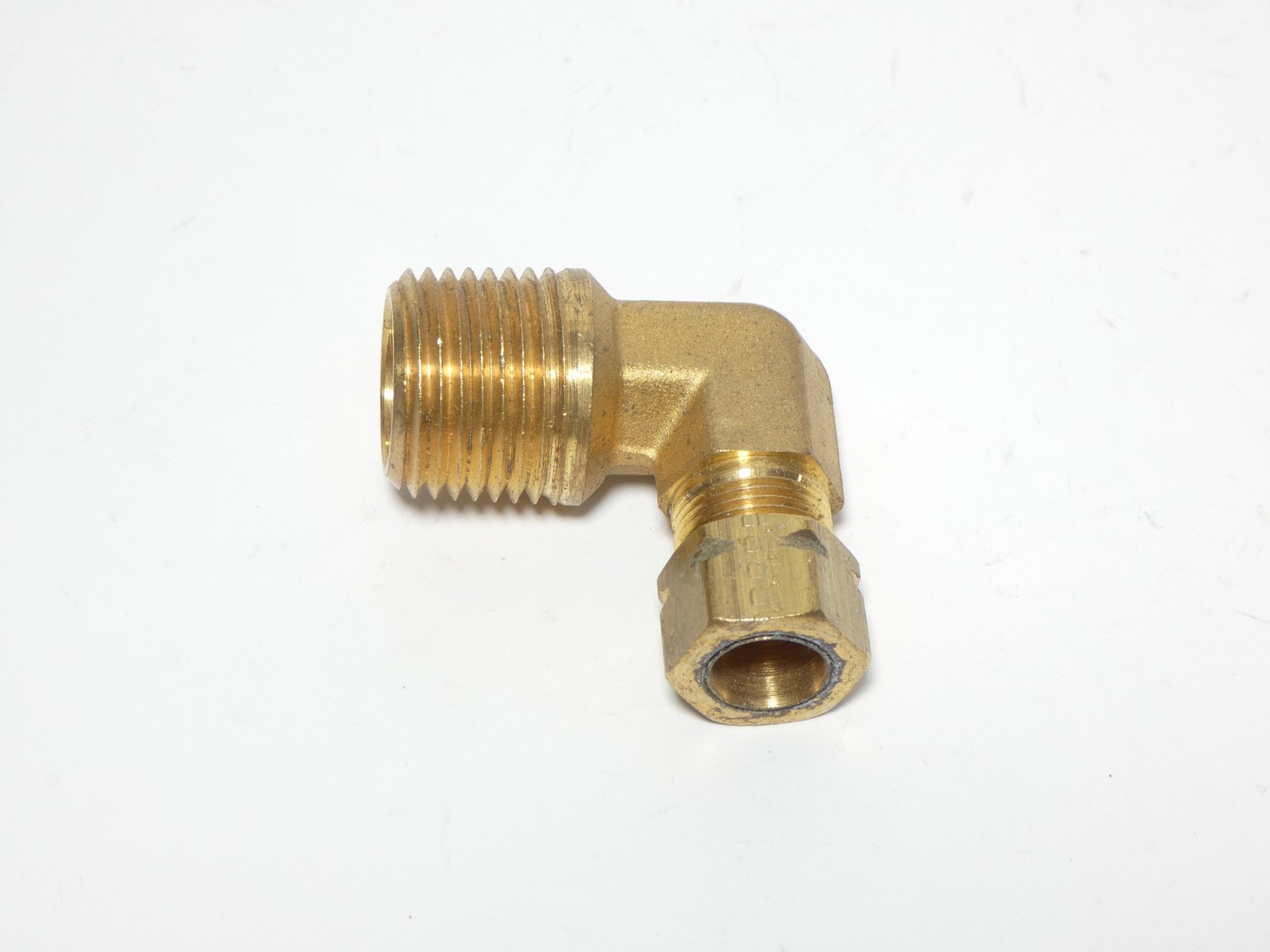 *Lot of 34* Parker Compression Brass Fitting 3/8″ Tube 90° Male Elbow