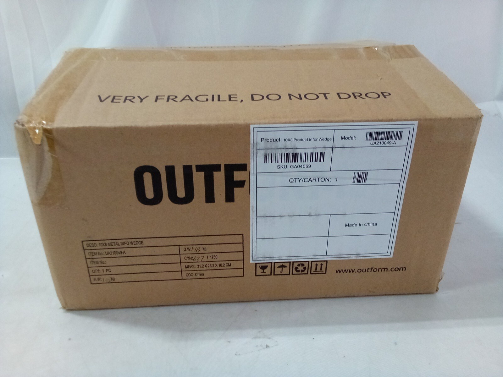 GA04069 Outform 10×8 Metal Info Wedge, UA210049-A