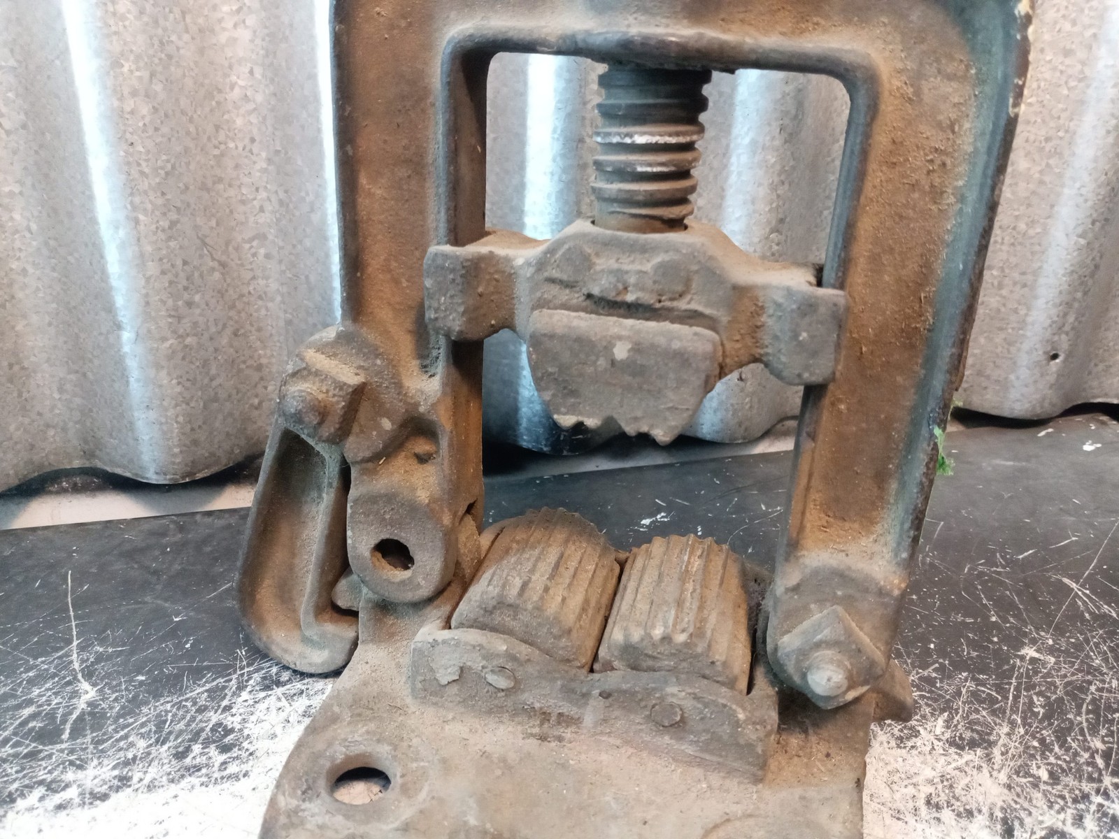 Vintage Pipe Vise – Unknow size