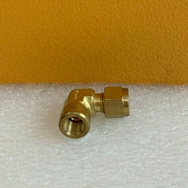 Swagelok SS-400-8-2 (Lot of 10) 1/4″ Tube OD x 1/8″ FNPT, SS Tube Fittings. New!
