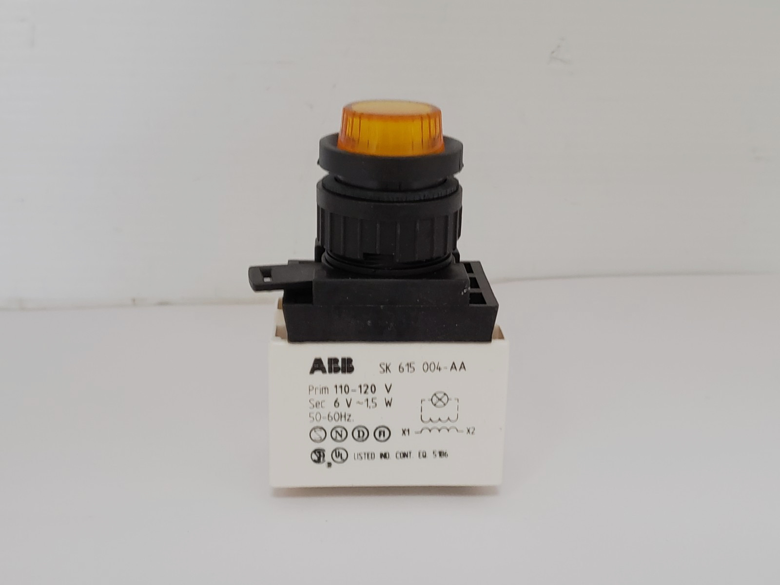 ABB SK 615 004-AA PILOT LIGHT YELLOW W/CONTACT BLOCK 110-120V 50/60HZ NNB