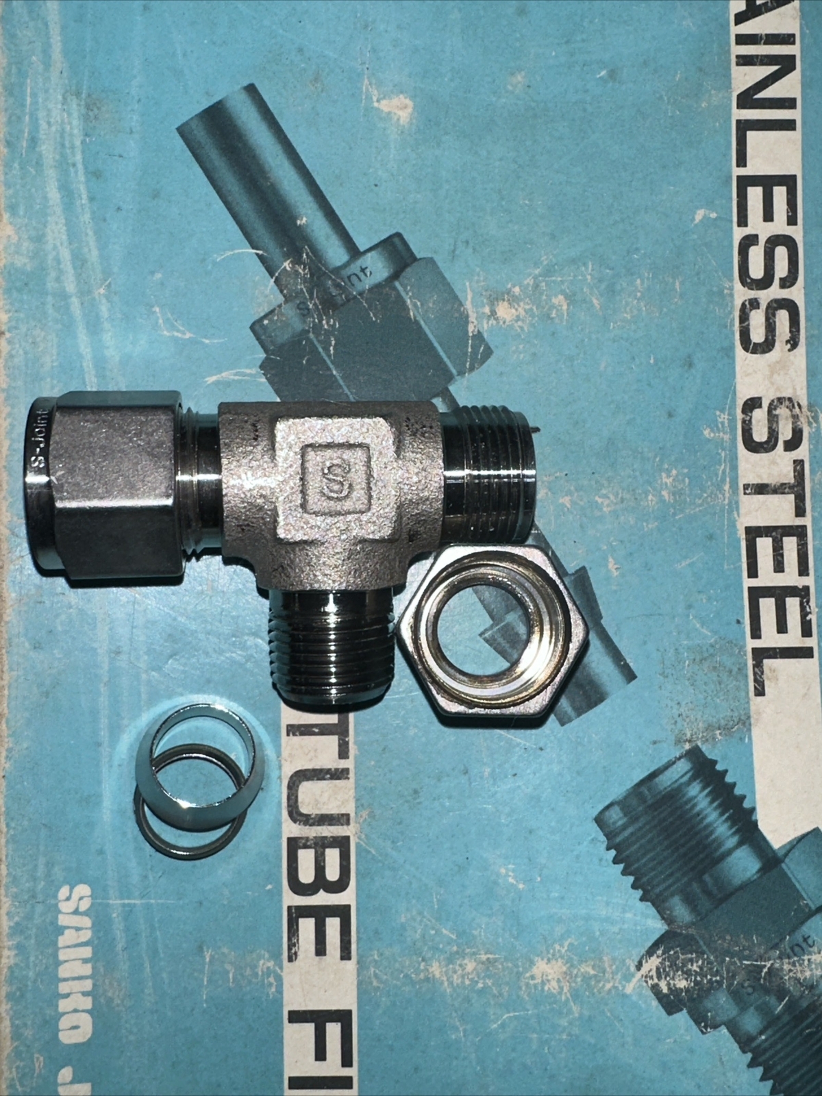 S-JOINT MALE BRANCH TEE 1/2 OD x 1/2 OD x 3/8Male Swagelok Ref SS-810-3TTM