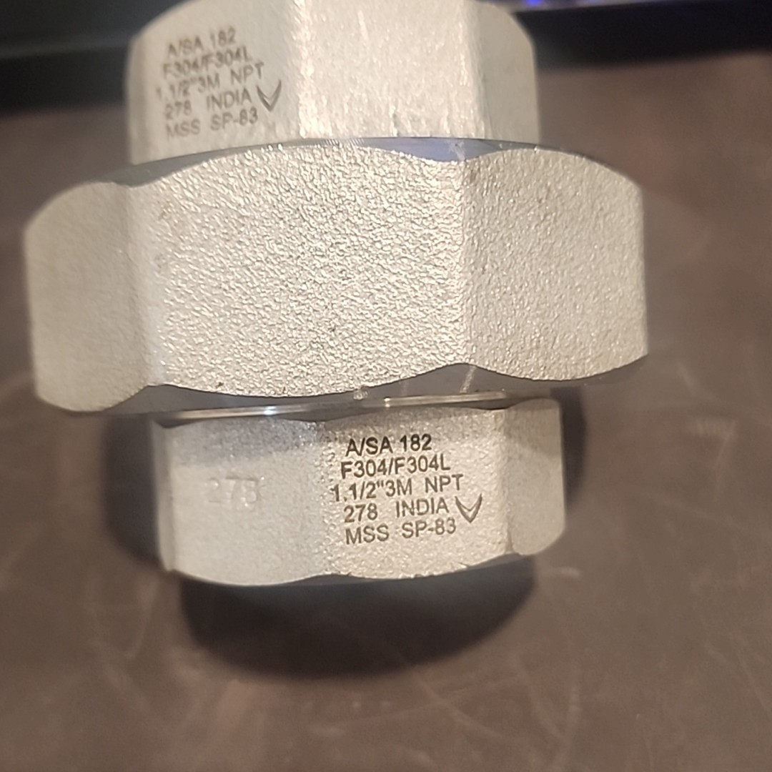 A/SA A182 F304L 1 ½IN 3M NPT 281 MSS SP-83