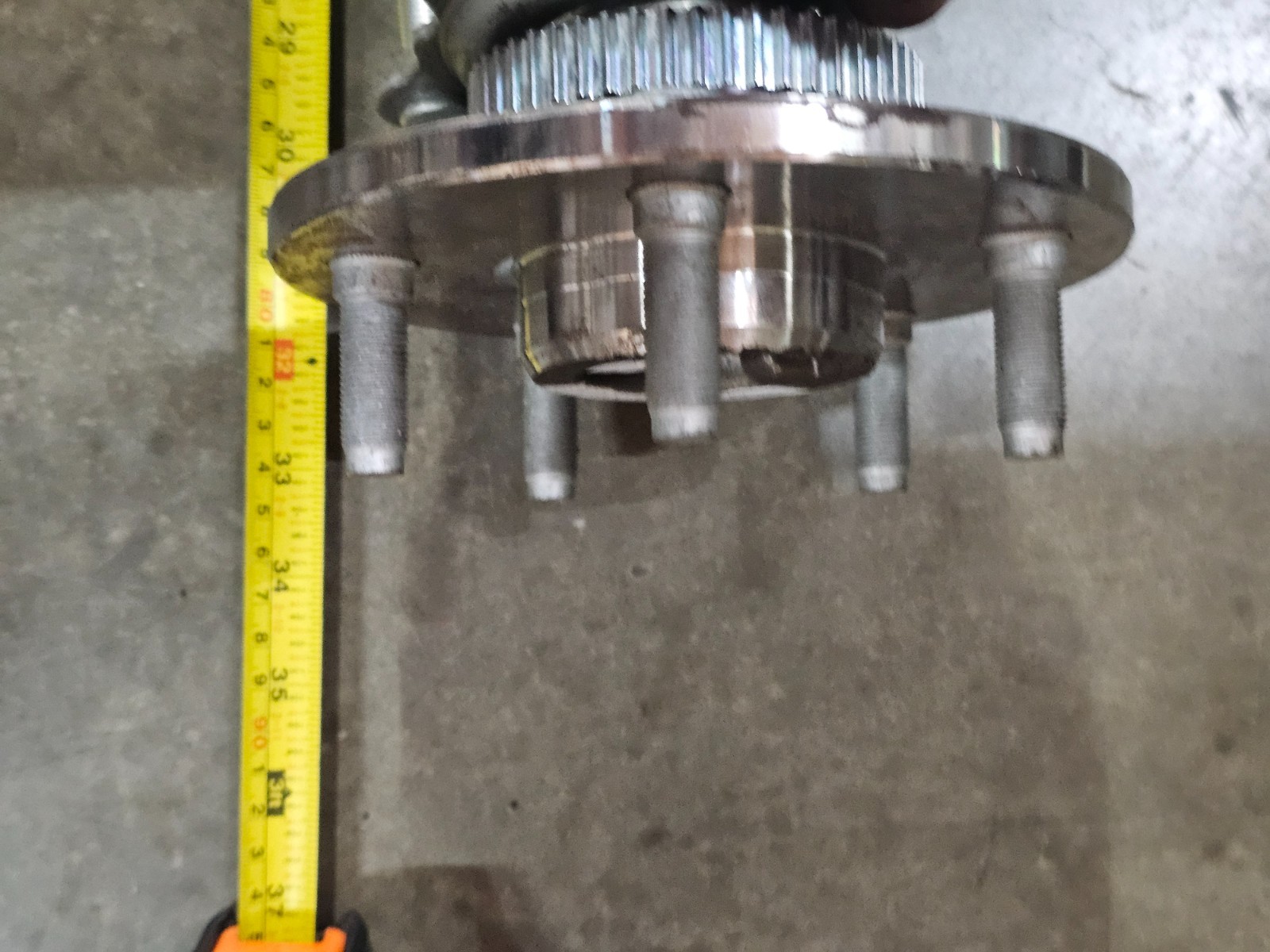 Rear Axle Shaft 285-1AX357F7 5 Lug Hub Raised Center 4 Stud Axle Mount ABS Ring