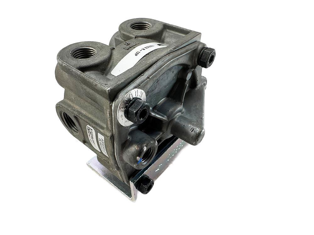 Bendix R-12P Pilot Relay Valve 109002 NEW FREE FAST SHIP