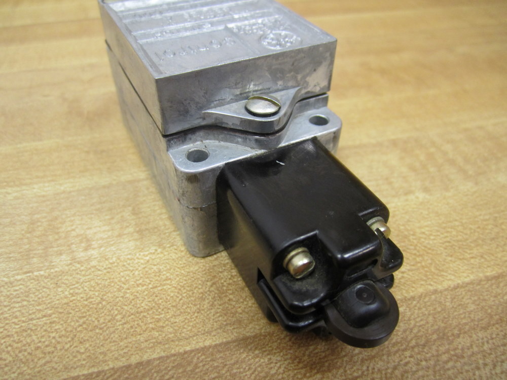 General Electric CR9440K1M1 Limit Switch CR9440K1M1 Series A