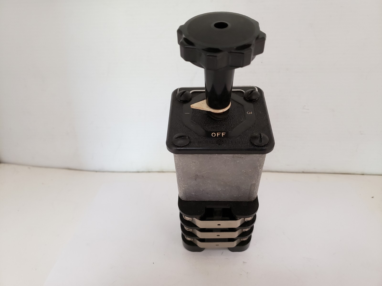 GENERAL ELECTRIC 10AA092 ROTARY CAM SWITCH 4 POSITION MAINTAINED NNB