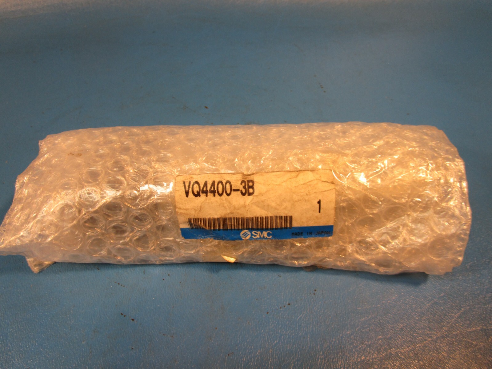 SMC VQ4400-3B valve, 3 position, plug-in(ac), VQ4000 VALVE, SOL 4/5-PORT