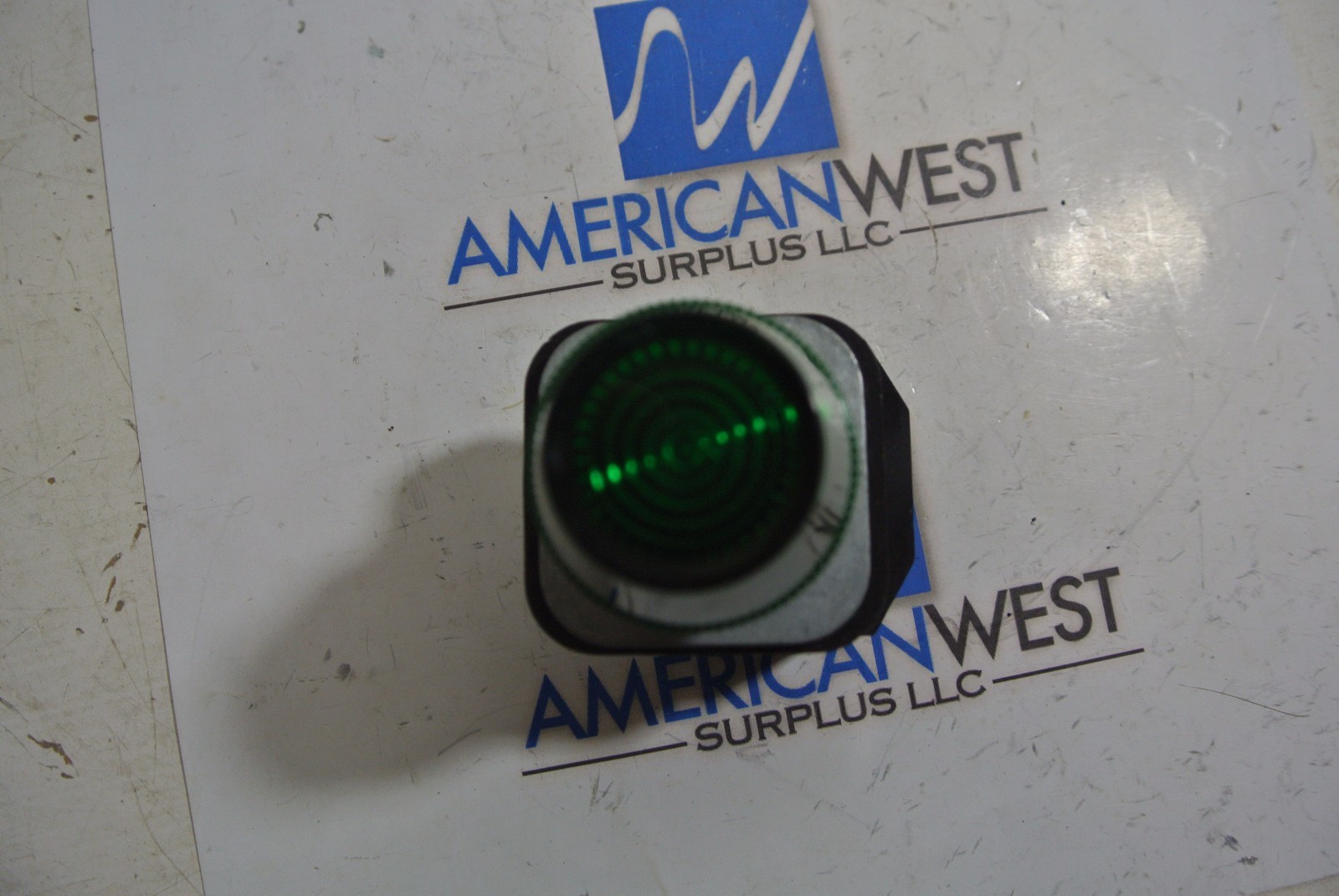 Used Allen Bradley 800T-P16G 800TP16G Green Illuminated Pilot Light